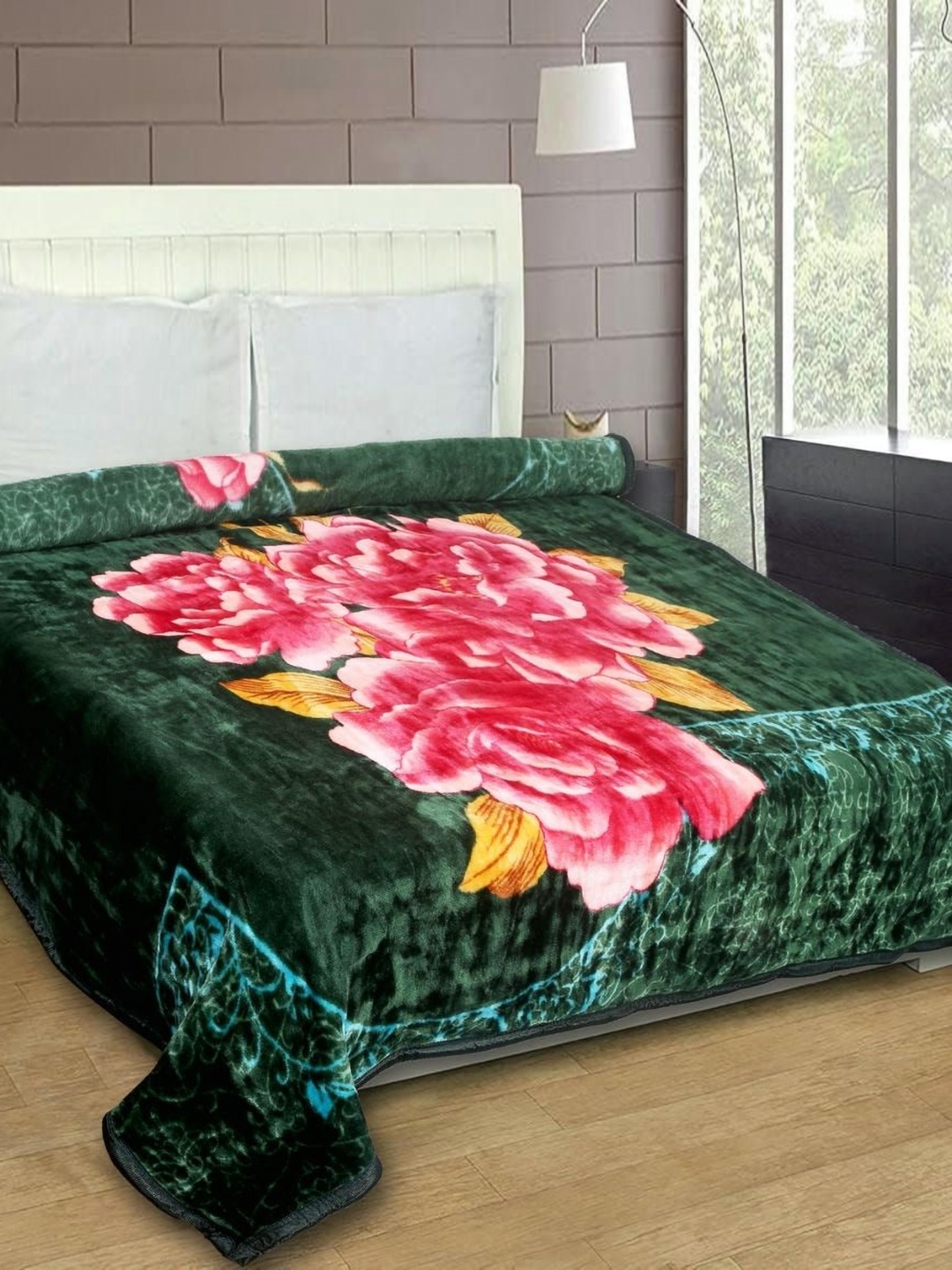

MAGICAL Green & Red Floral Mink 400 GSM Double Bed Blanket