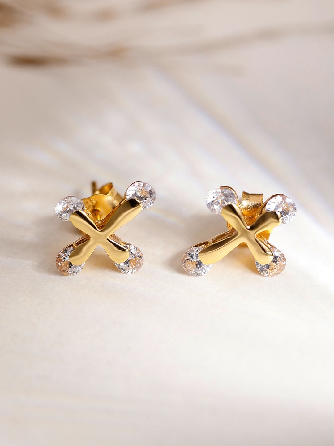 

DIAVO Contemporary Studs Earrings, Gold