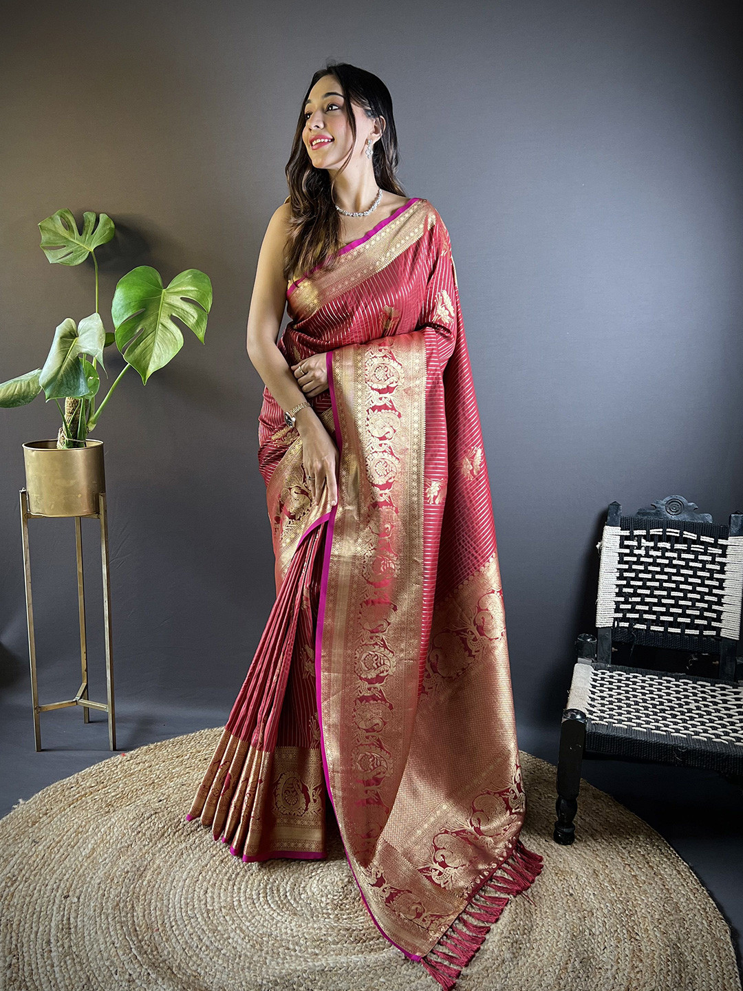 

LeeliPeeri Designer Woven Design Zari Silk Blend Saree, Red