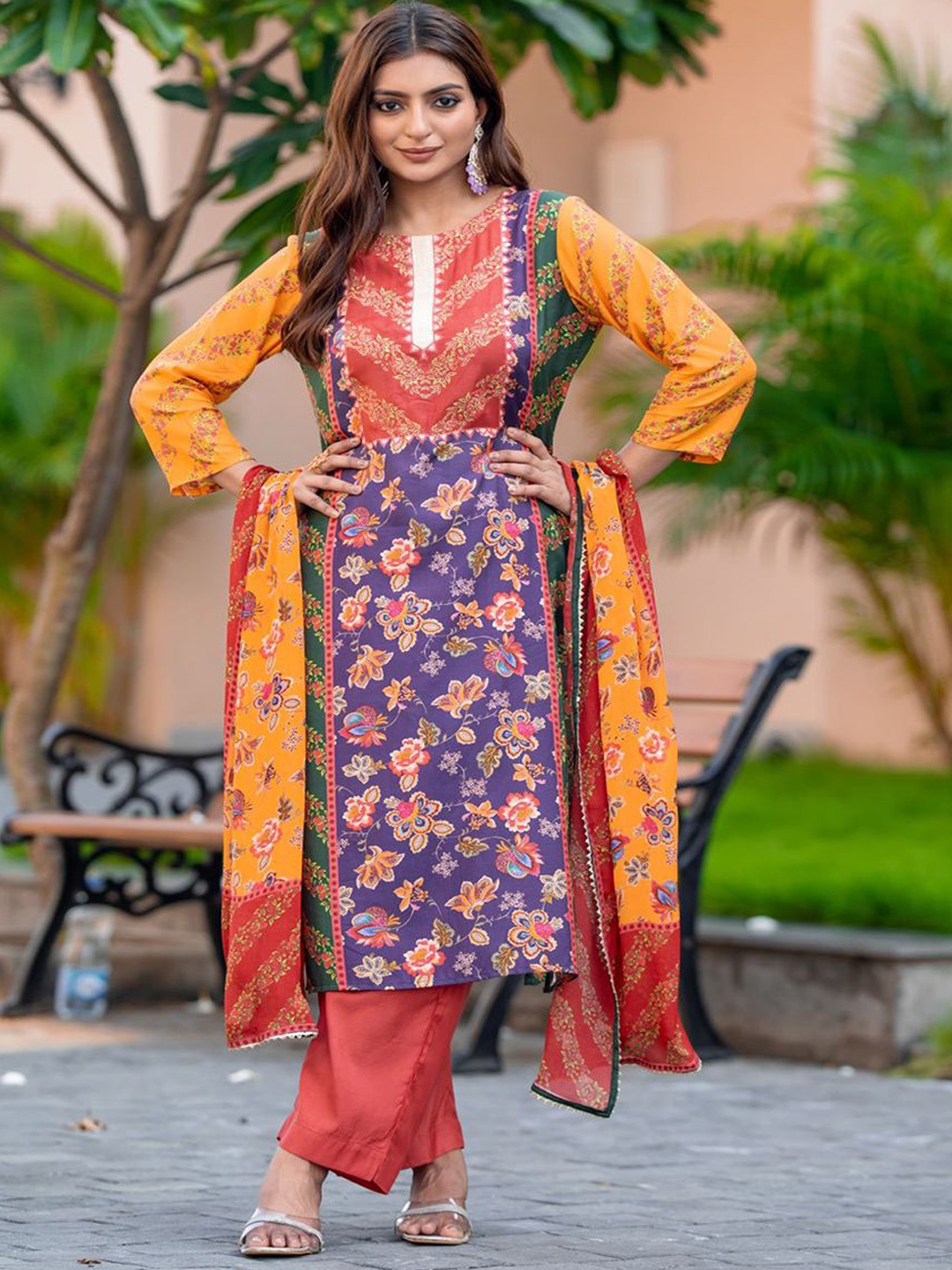 

PIRRA DESIGNS Women Floral Printed Regular Kurta with Trousers & With Dupatta, Red