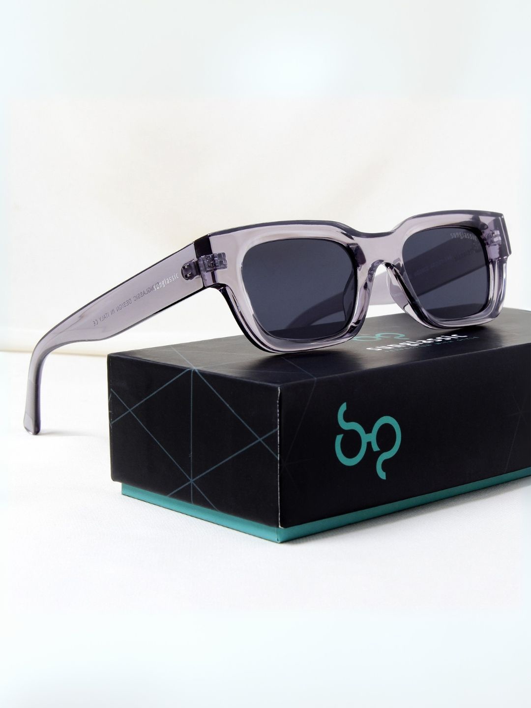 

SUNGLASSIC Unisex Square Sunglasses with UV Protected Lens, Black
