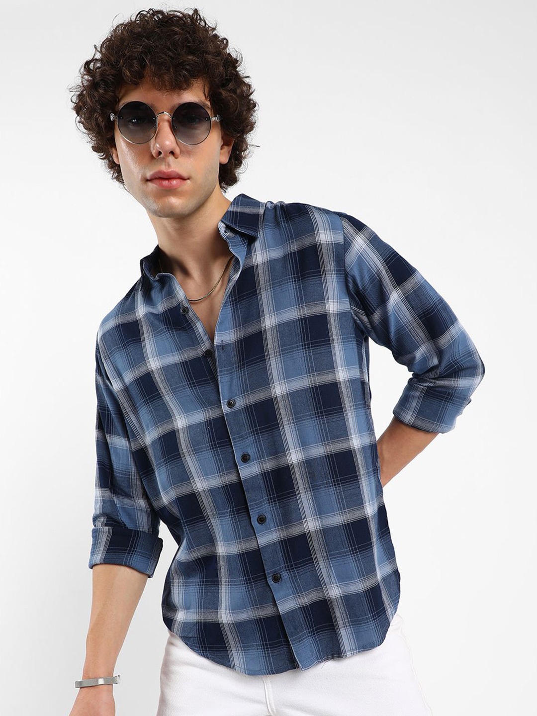 

Campus Sutra Men Comfort Spread Collar Tartan Checked Casual Shirt, Blue