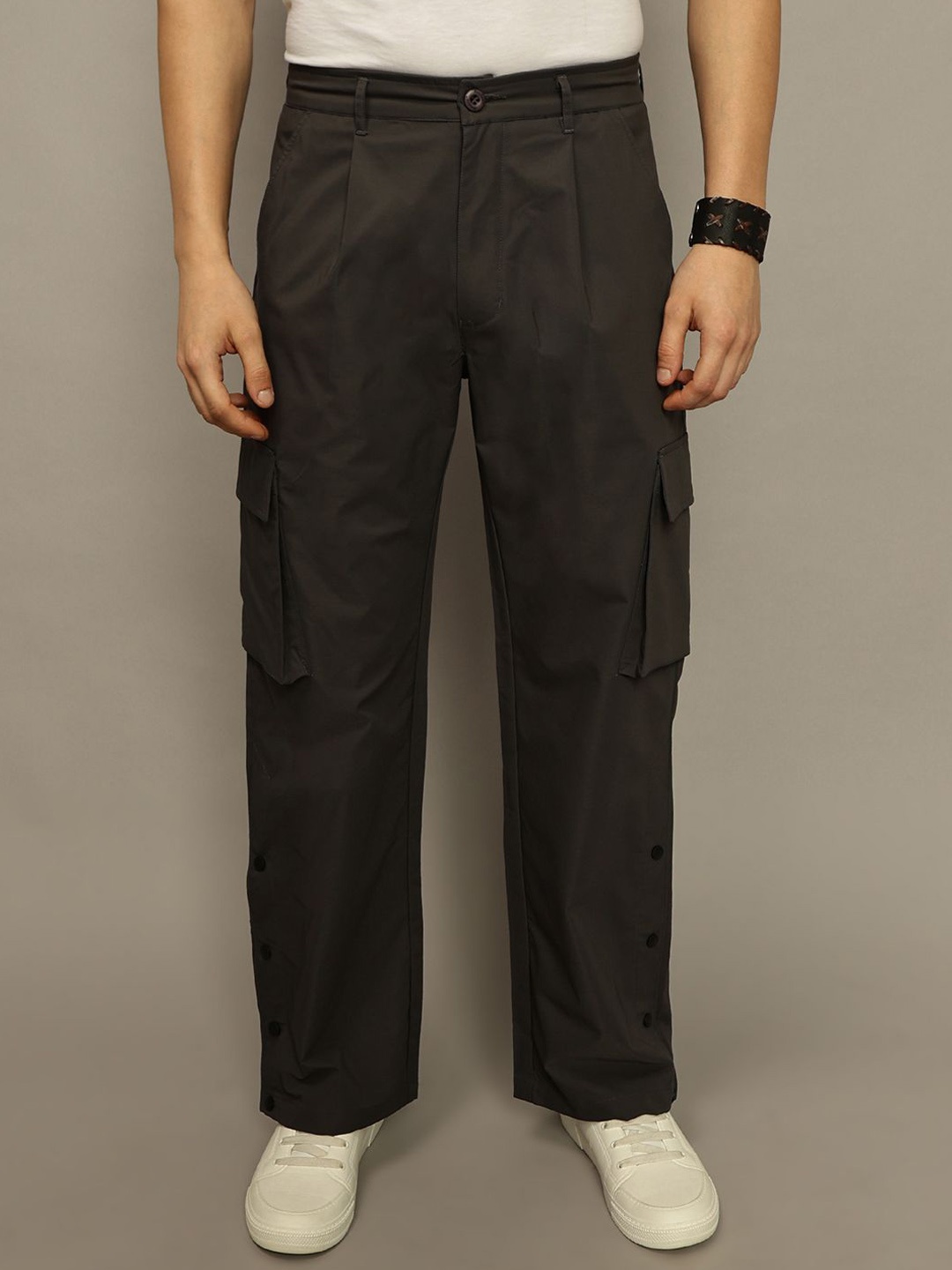 

The Roadster Lifestyle Co. Men Loose Fit Cargo Trousers, Charcoal
