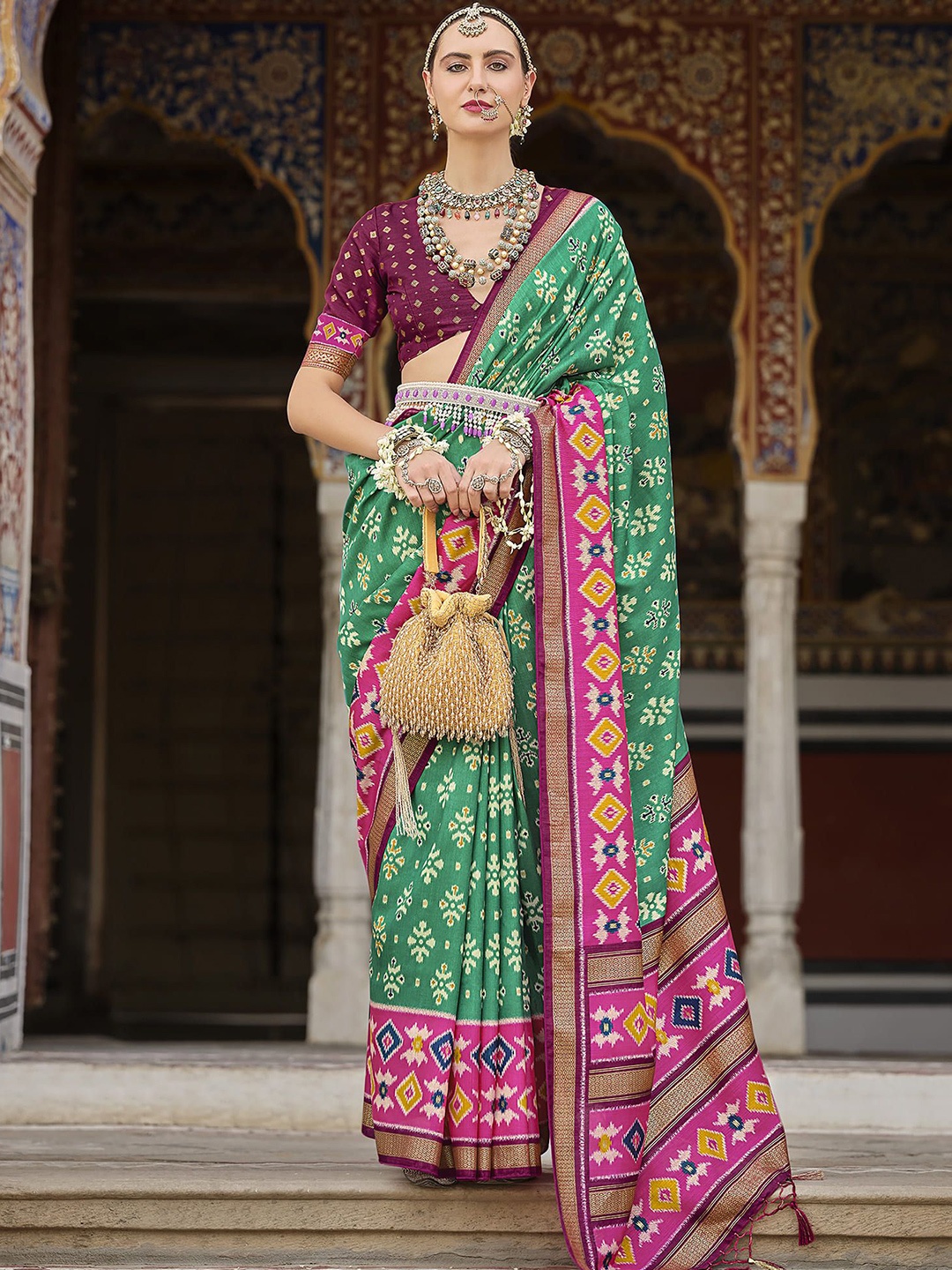 

elora Woven Design Zari Silk Blend Patola Saree, Green