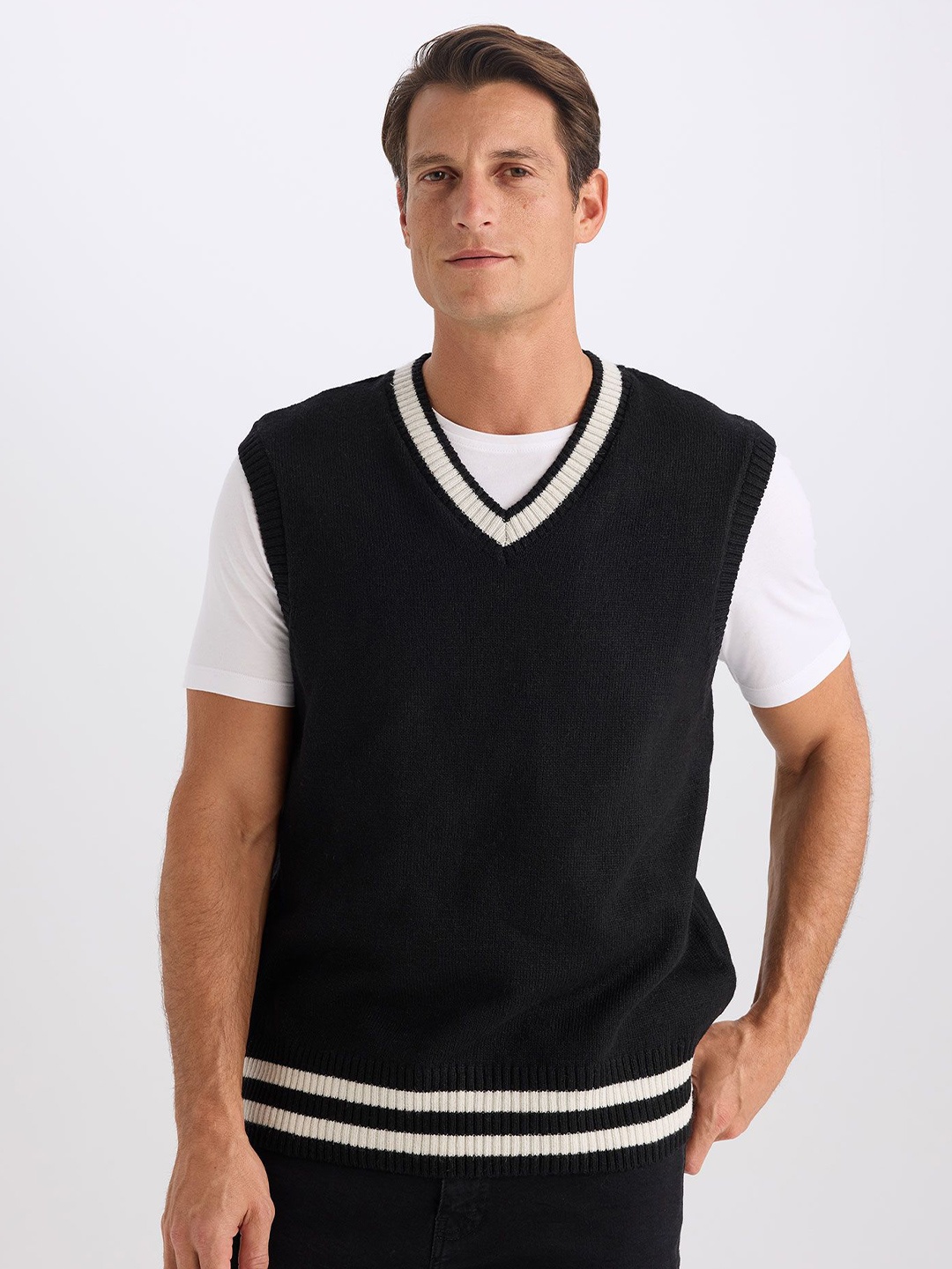 

DeFacto Men Solid V-Neck Sweater Vest, Black