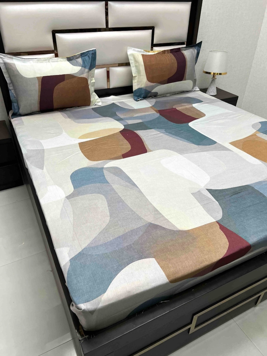 

Pure Decor Majestic Brown 350 TC Pure Cotton King Bedsheet Set 2.72 m x 2.78 m