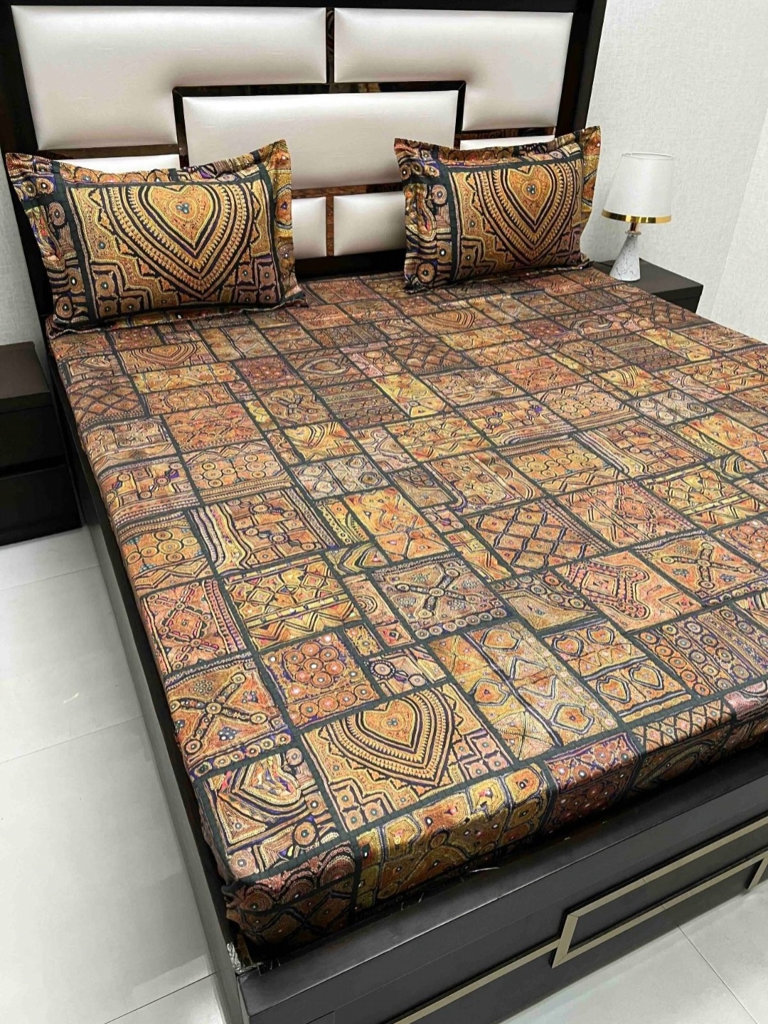 

Pure Decor Majestic Brown Printed 350 TC Pure Cotton King Bedsheet Set 2.72 m x 2.78 m