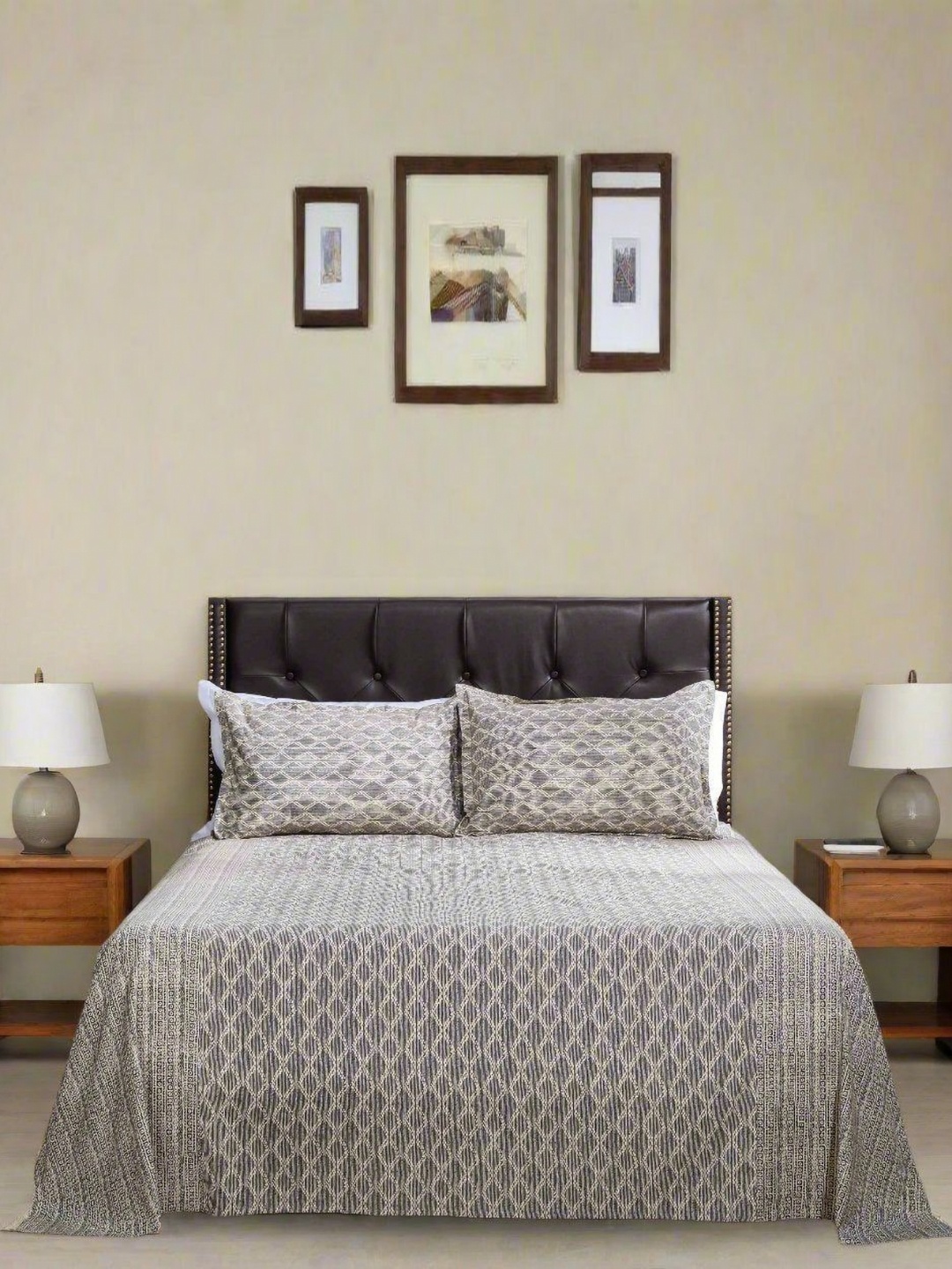 

SHAHENAZ Beige & Black Floral Cotton 120 TC Queen Bedsheet with 2 Pillow Covers