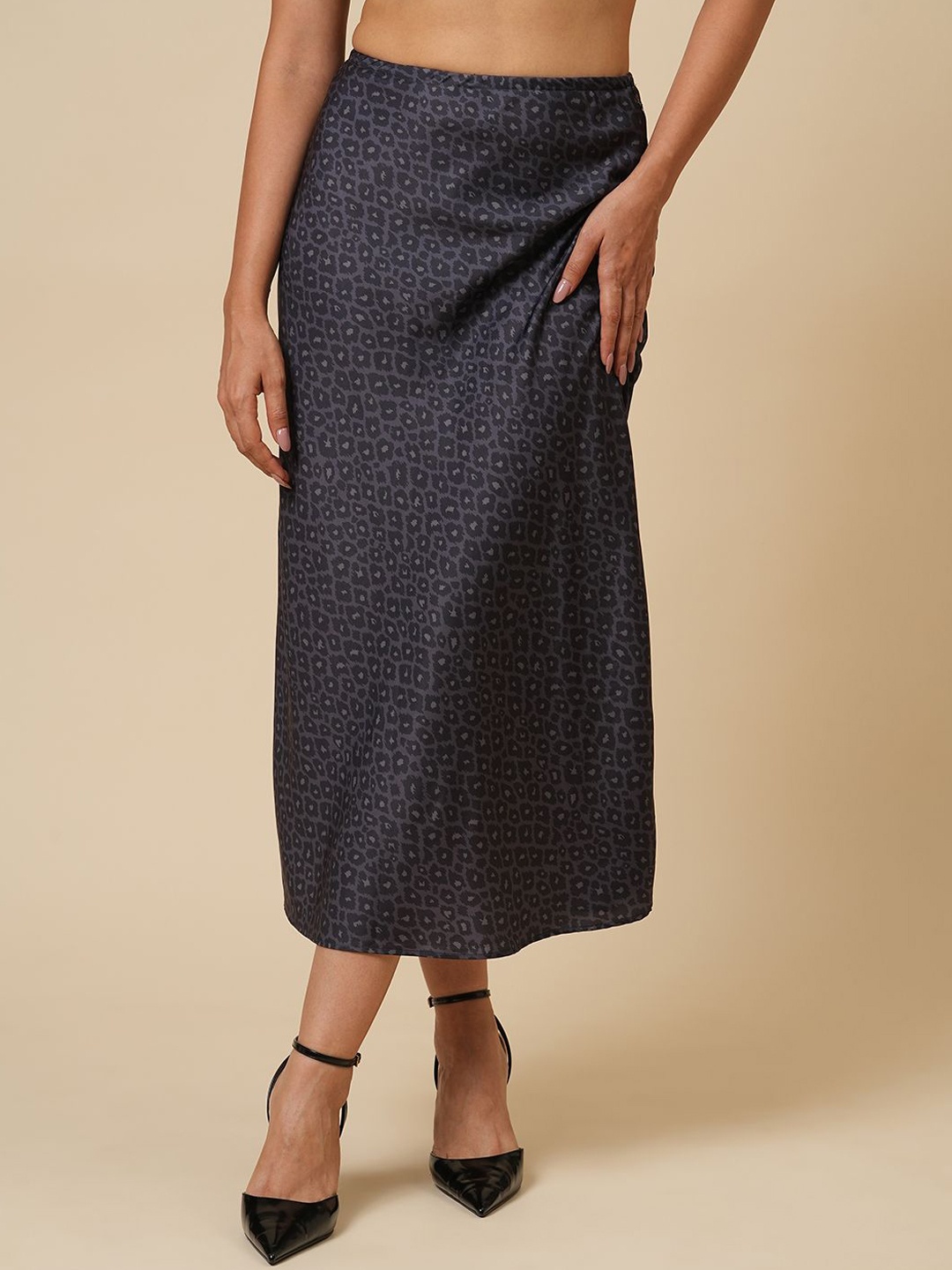 

Chemistry Women Leopard Print Bias Cut Midi Straight Skirt, Charcoal