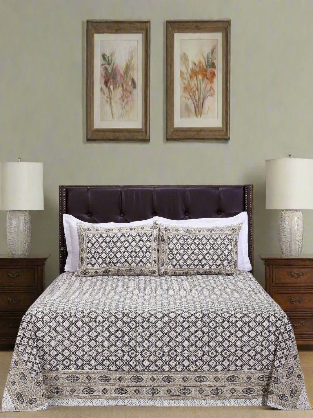 

SHAHENAZ Brown & Black Floral Cotton 120 TC Queen Bedsheet with 2 Pillow Covers