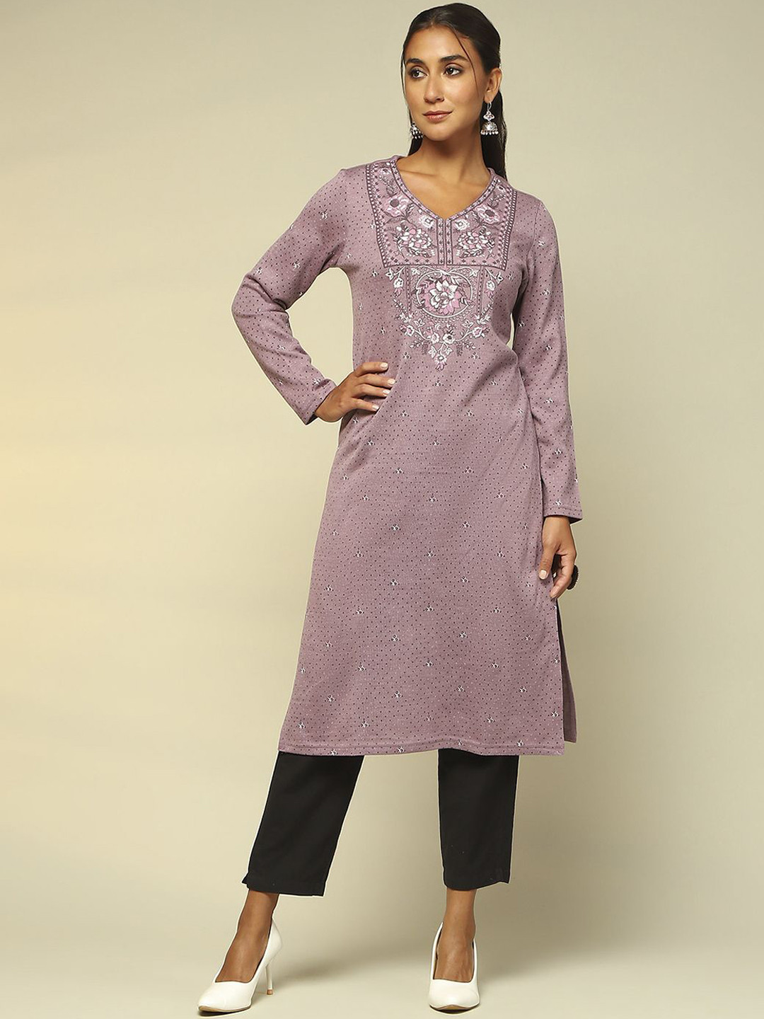

Rangriti Women Geometric Embroidered Keyhole Neck Flared Sleeves Mirror Work Kurta, Mauve