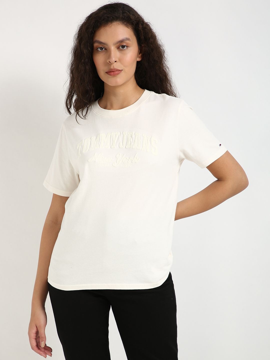 

Tommy Hilfiger Women Typography Applique T-shirt, White