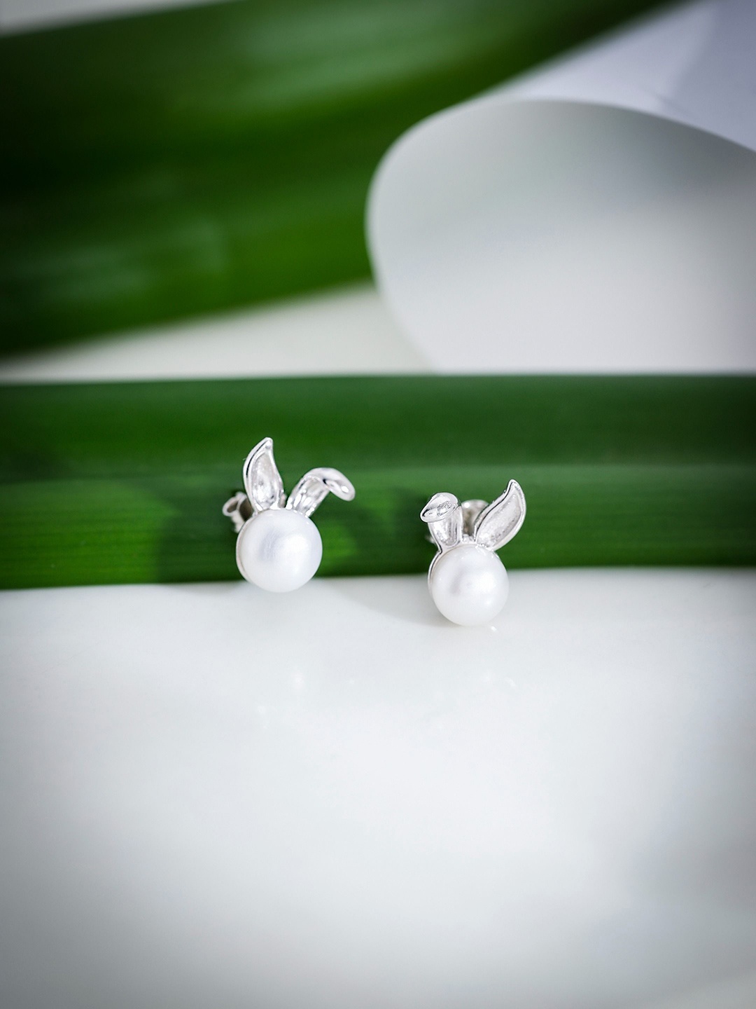 

DIAVO Contemporary Studs Earrings, Silver