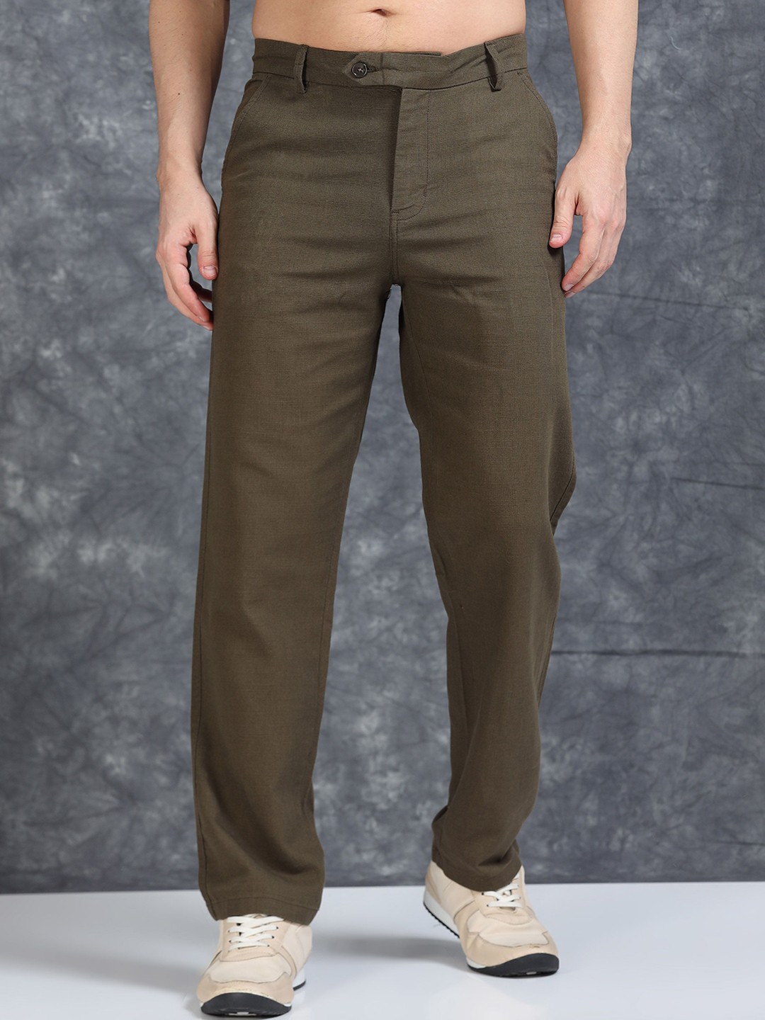 

The Roadster Lifestyle Co Men Loose Fit Mid Rise Trousers, Green