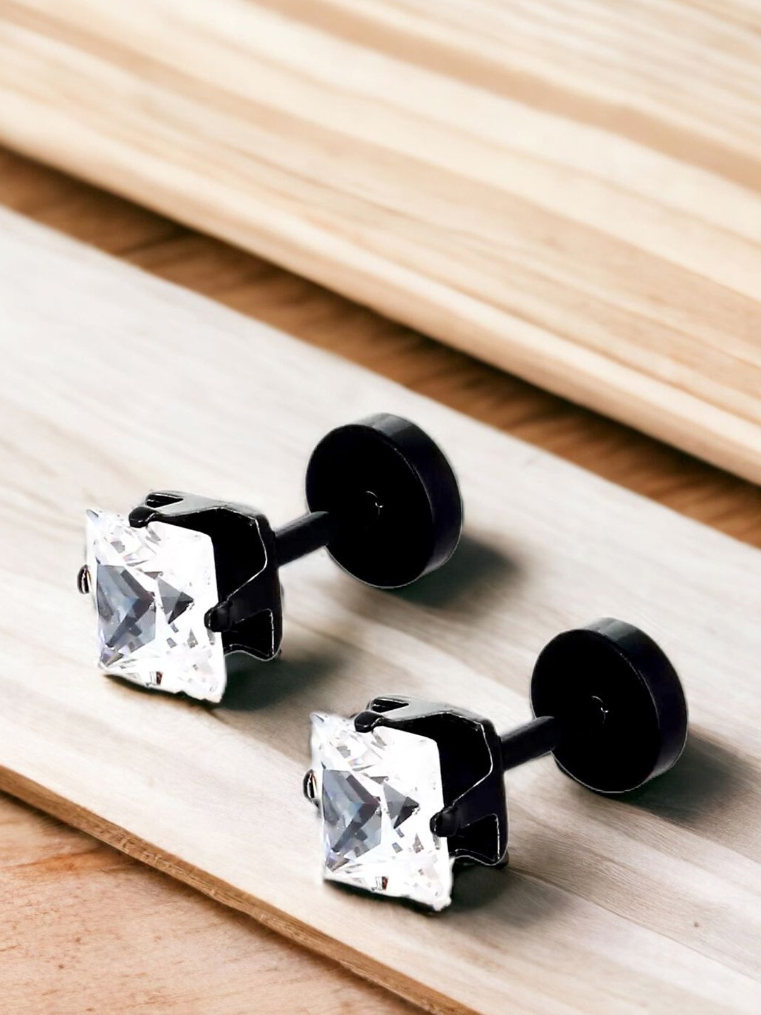 

The Roadster Lifestyle Co Solitaire Ear Stud, Black