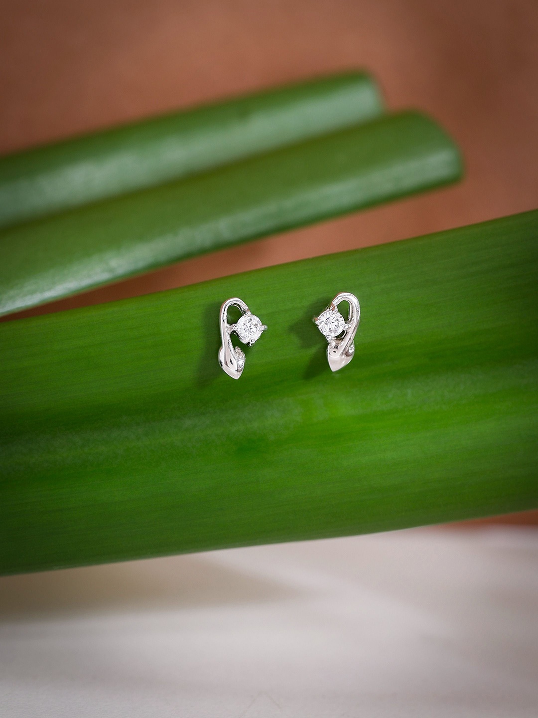 

DIAVO Contemporary Studs Earrings, Silver