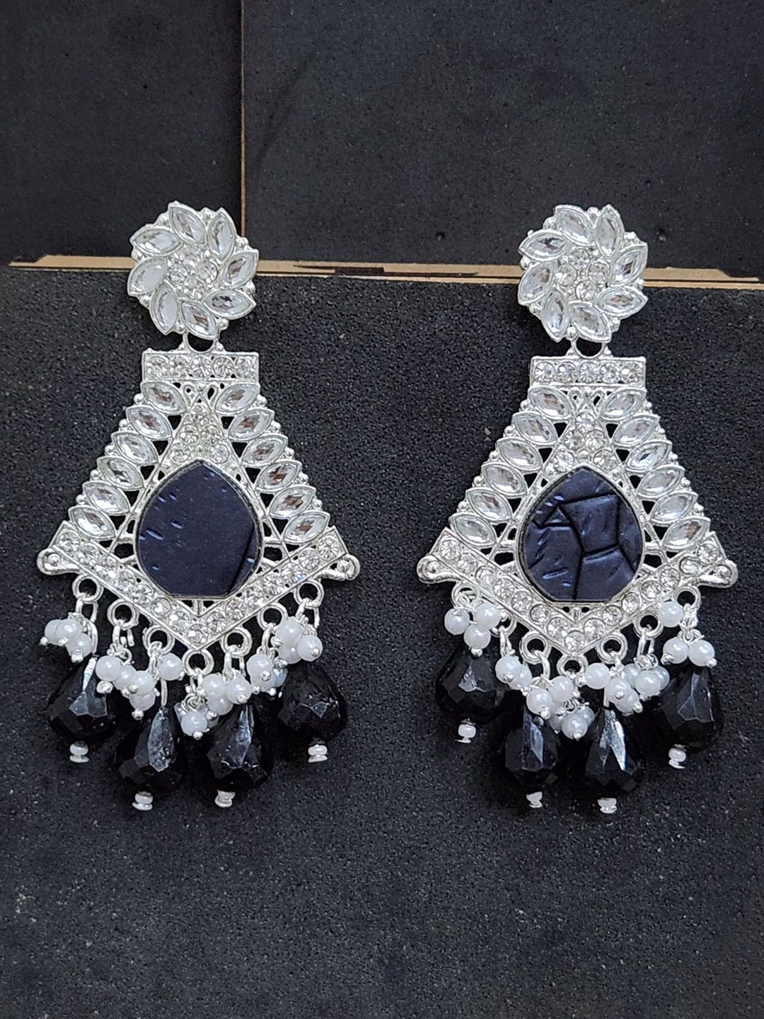 

TANLOOMS Floral Drop Earrings, Black