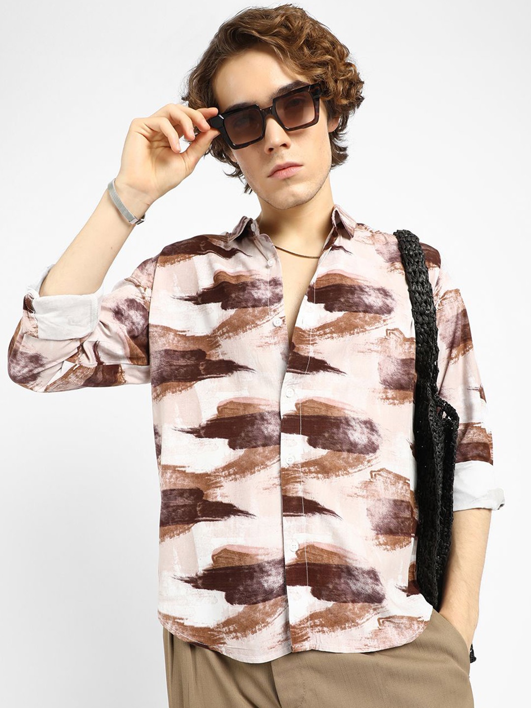 

Campus Sutra Men Comfort Fit Spread Collar Abstract Printed Casual Shirt, Beige