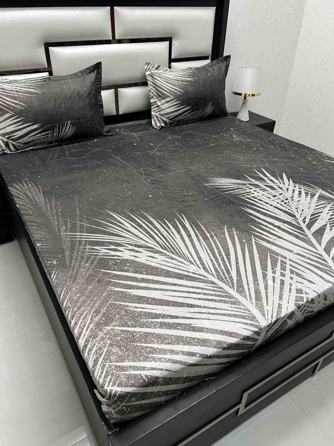 

Pure Decor Brown Floral Pure Cotton 500 TC King Bedsheet Set 2.73 m x 2.76 m