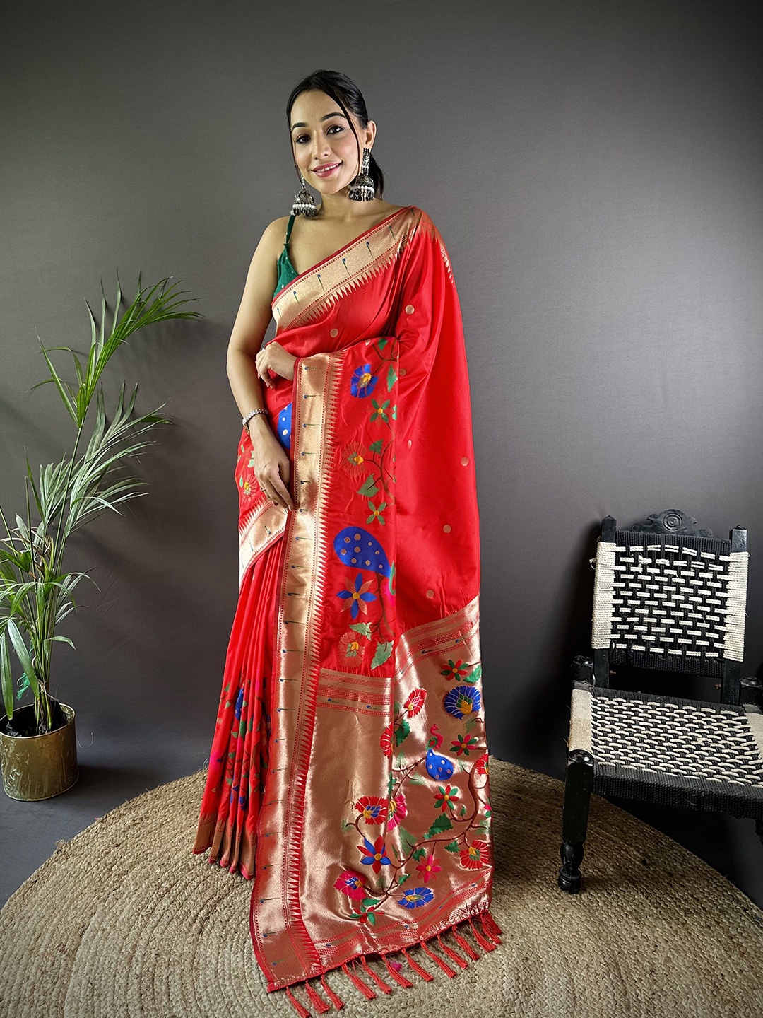 

LeeliPeeri Designer Woven Design Zari Silk Blend Kanjeevaram Saree, Red