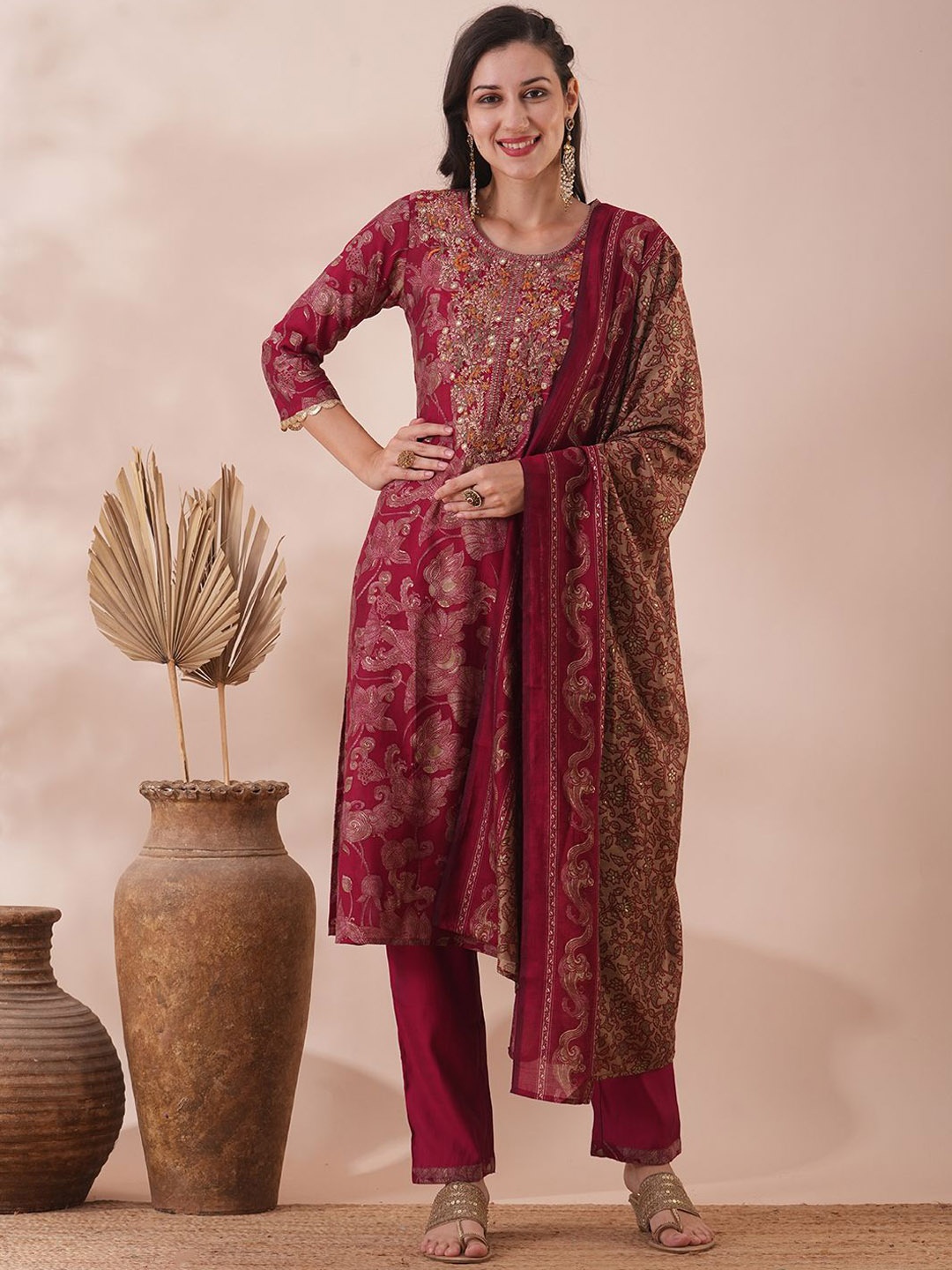 

FASHOR Women Floral Printed Regular Kurta with Trousers & With Dupatta, Magenta