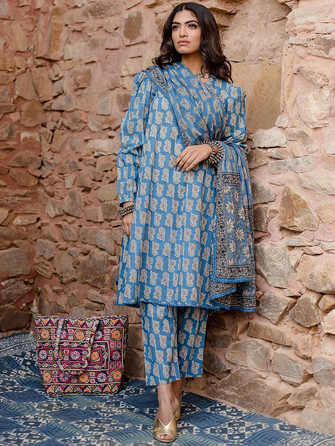 

GulaboJaipur Women Floral Printed Empire Pure Cotton Kurti with Pyjamas & With Dupatta, Blue