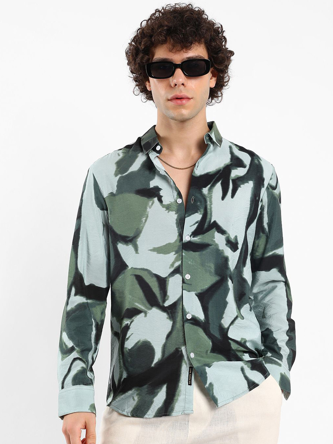 

Campus Sutra Men Comfort Spread Collar Camouflage Printed Casual Shirt, Green