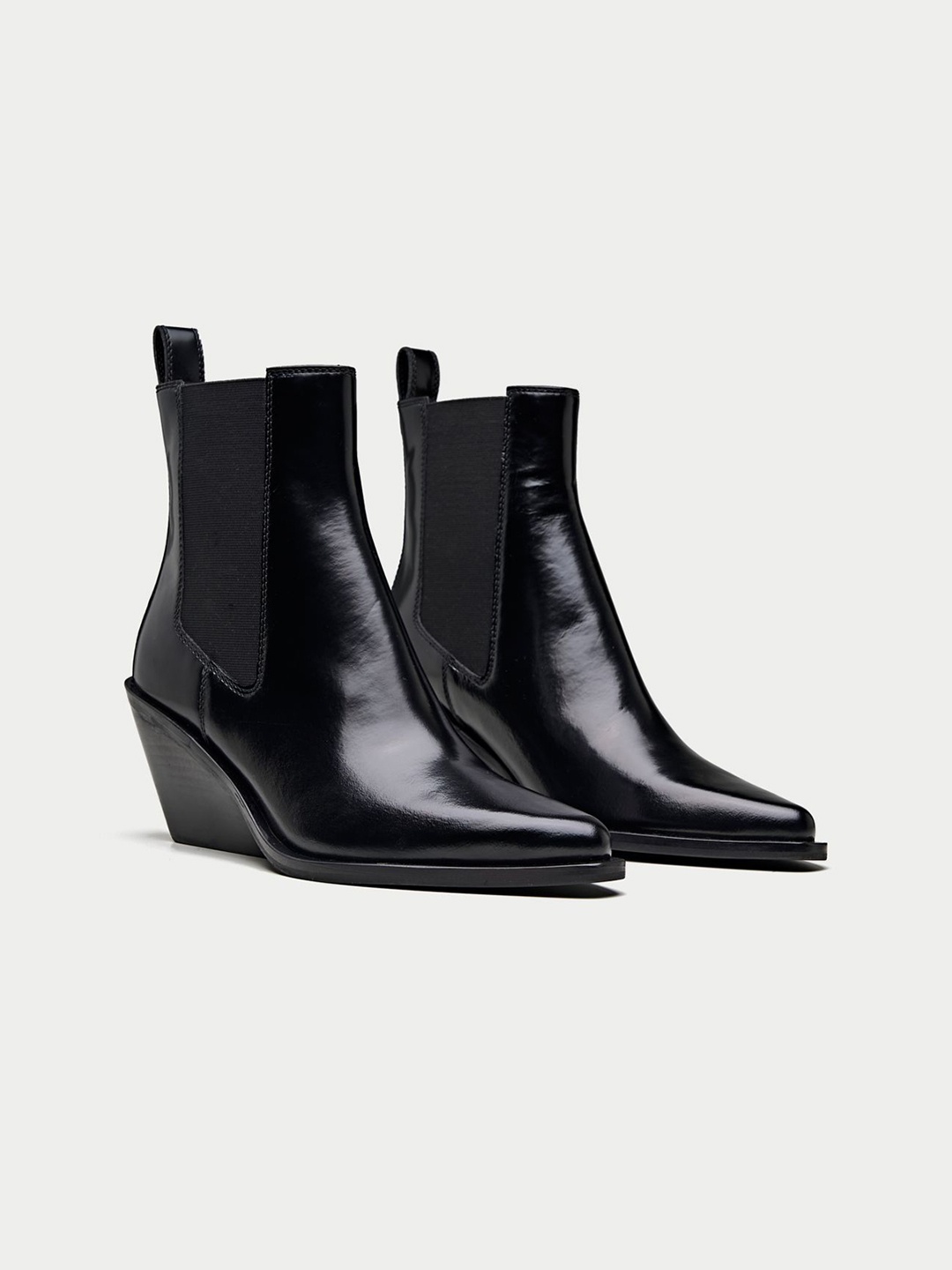 

Oroh Women Block-Heeled Chelsea Boots, Black