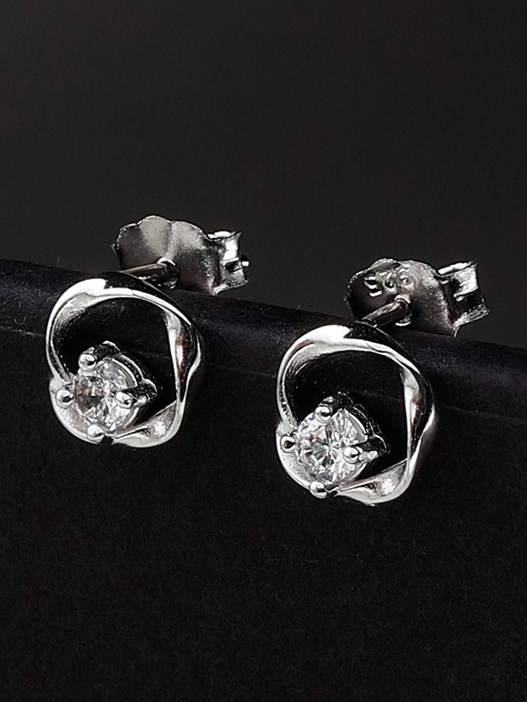 

DIAVO Contemporary Studs Earrings, Silver