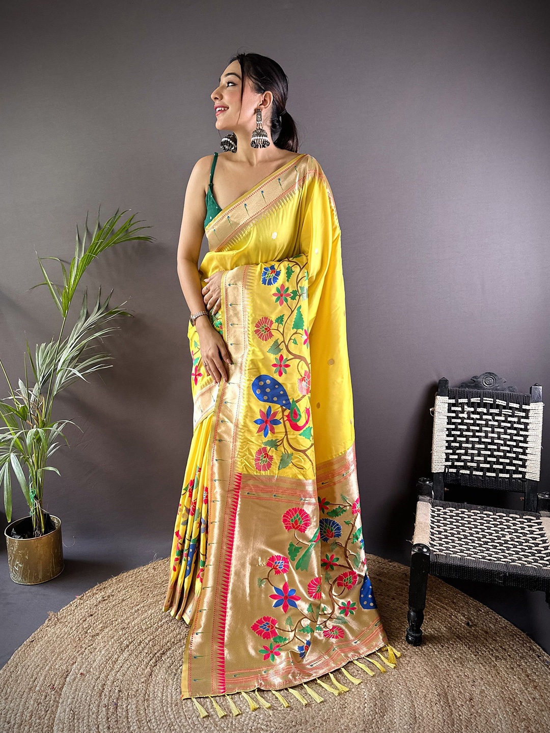 

LeeliPeeri Designer Ethnic Motifs Zari Silk Blend Kanjeevaram Saree, Yellow