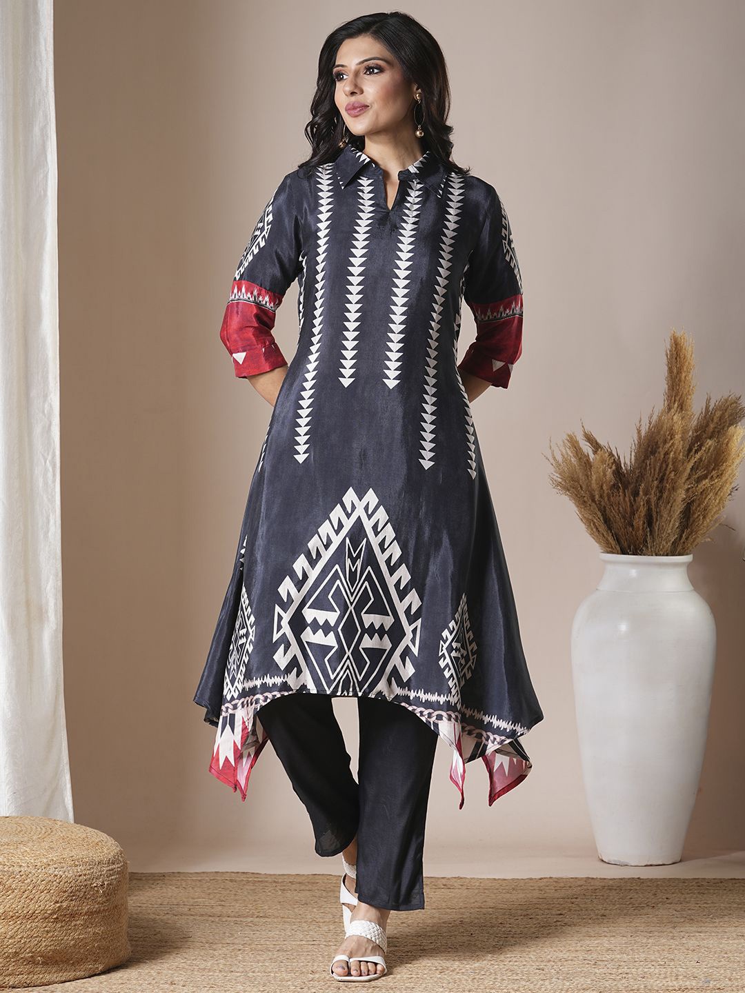 

FASHOR Women Printed Regular Kurta with Trousers, Black