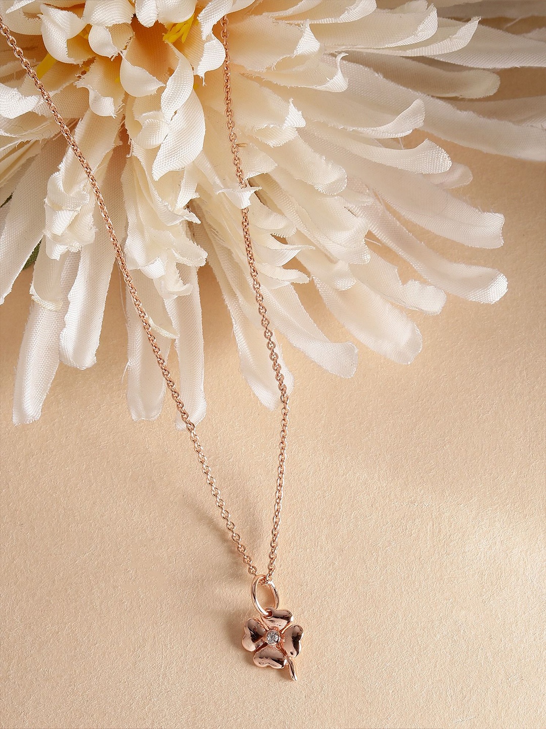 

DIAVO Rose Gold-Plated Floral Pendants with Chains