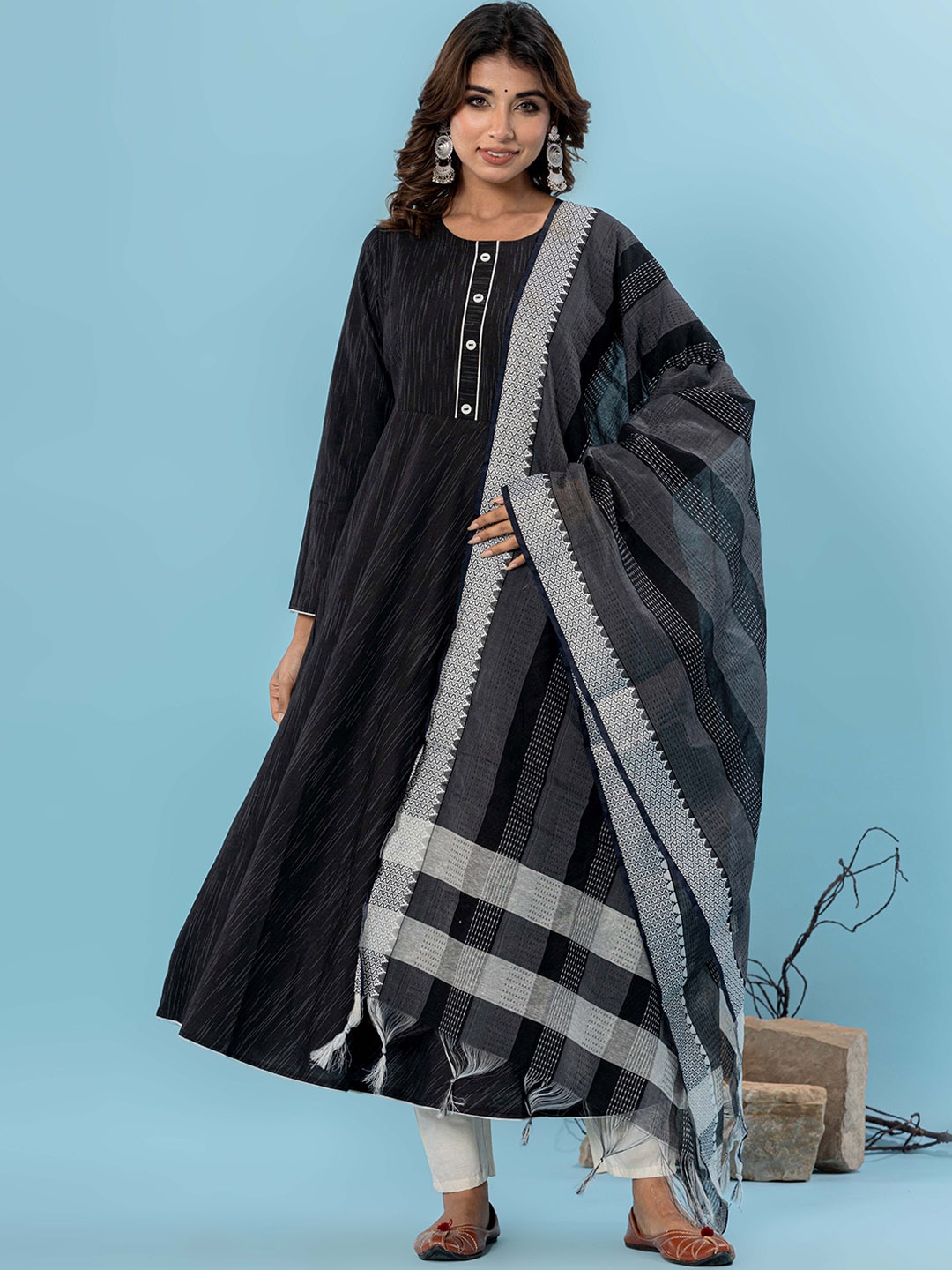 

HEARTLOOM Women Regular Pure Cotton Kurta with Trousers & With Dupatta, Black