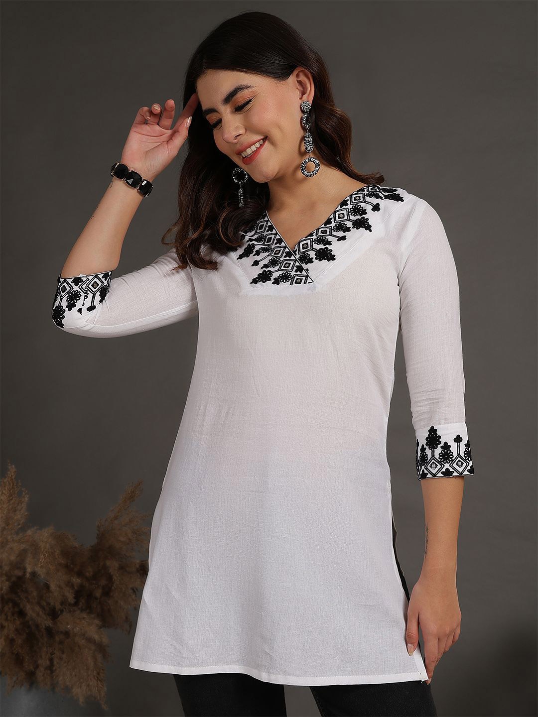 

antaran Embroidered Tunic, White