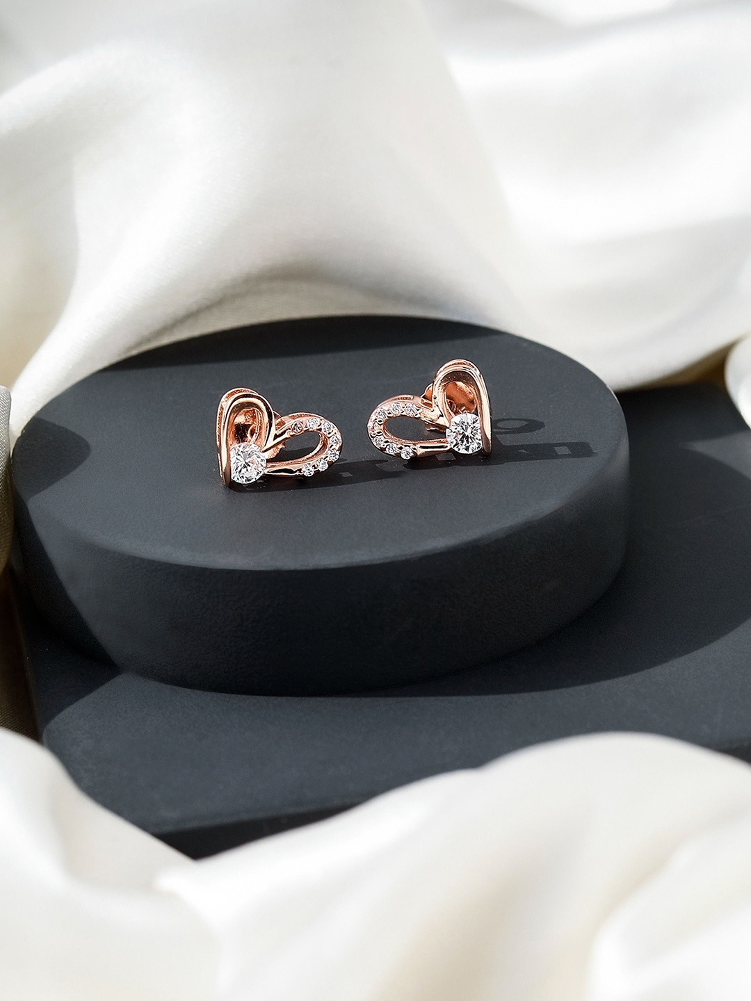 

DIAVO Contemporary Studs Earrings, Rose gold