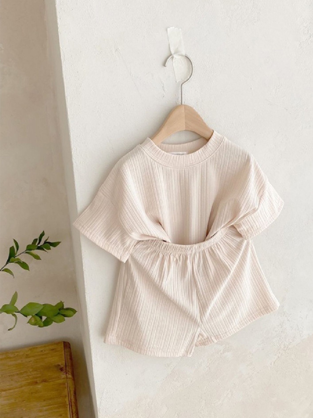 

LULU & SKY Girls Top with Shorts, Off white