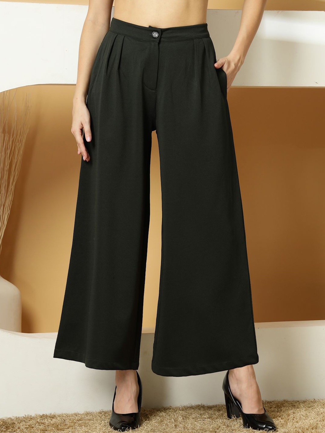 

Oomph! Women Relaxed Pleated Trousers, Green