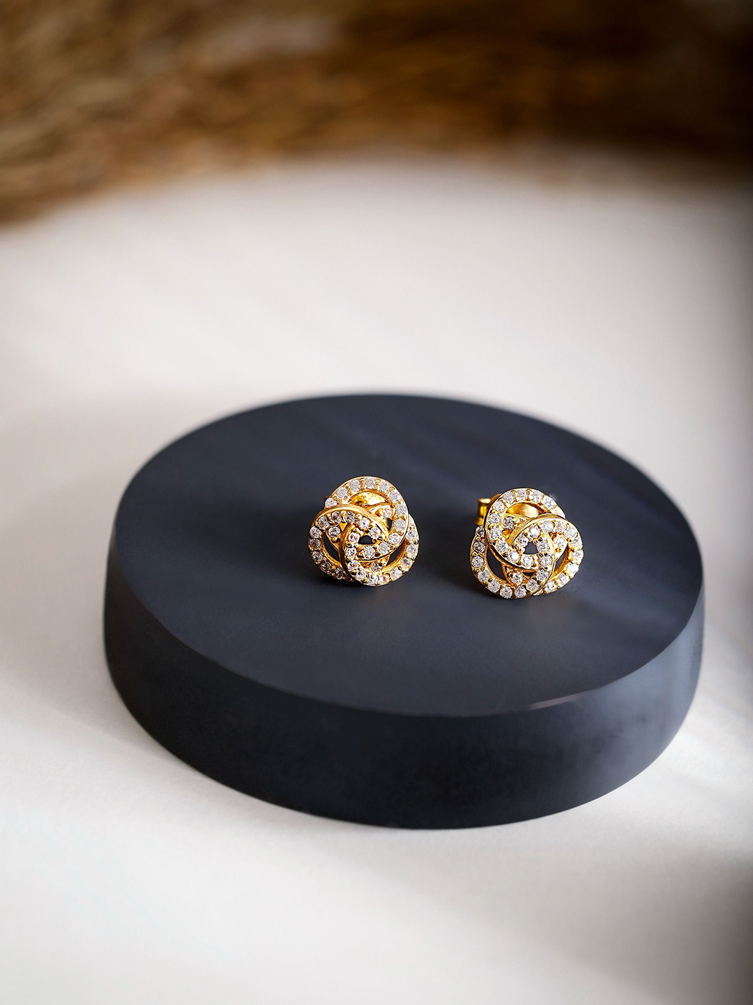 

DIAVO Contemporary Studs Earrings, Gold