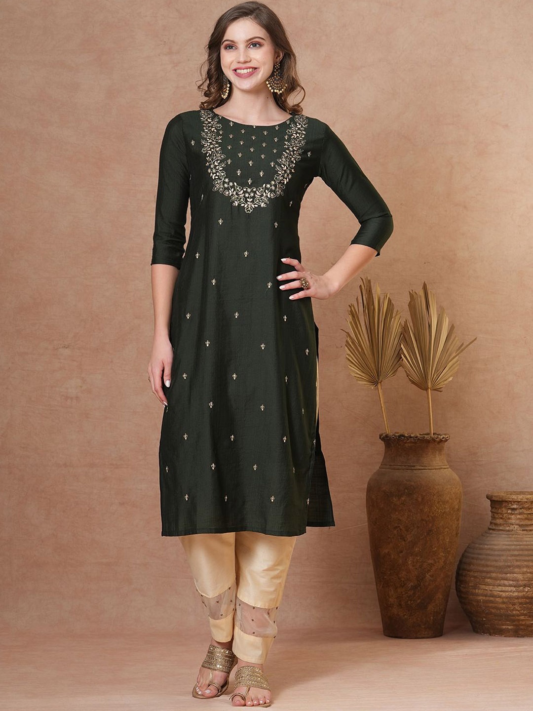 

FASHOR Women Ethnic Motifs Embroidered Thread Work Kurta, Green