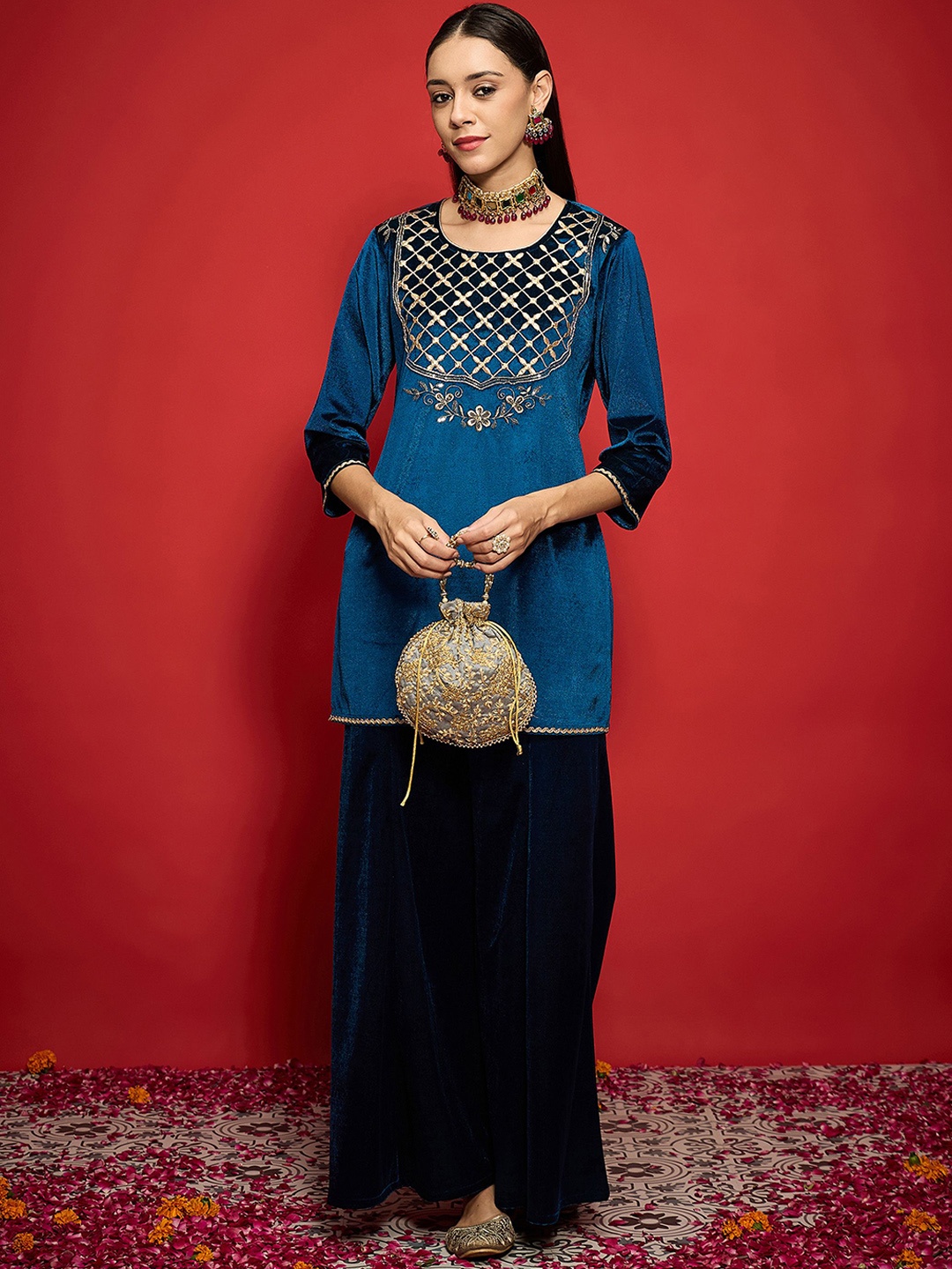 

Shae by SASSAFRAS Women Embroidered Regular Velvet Kurta with Palazzos, Teal