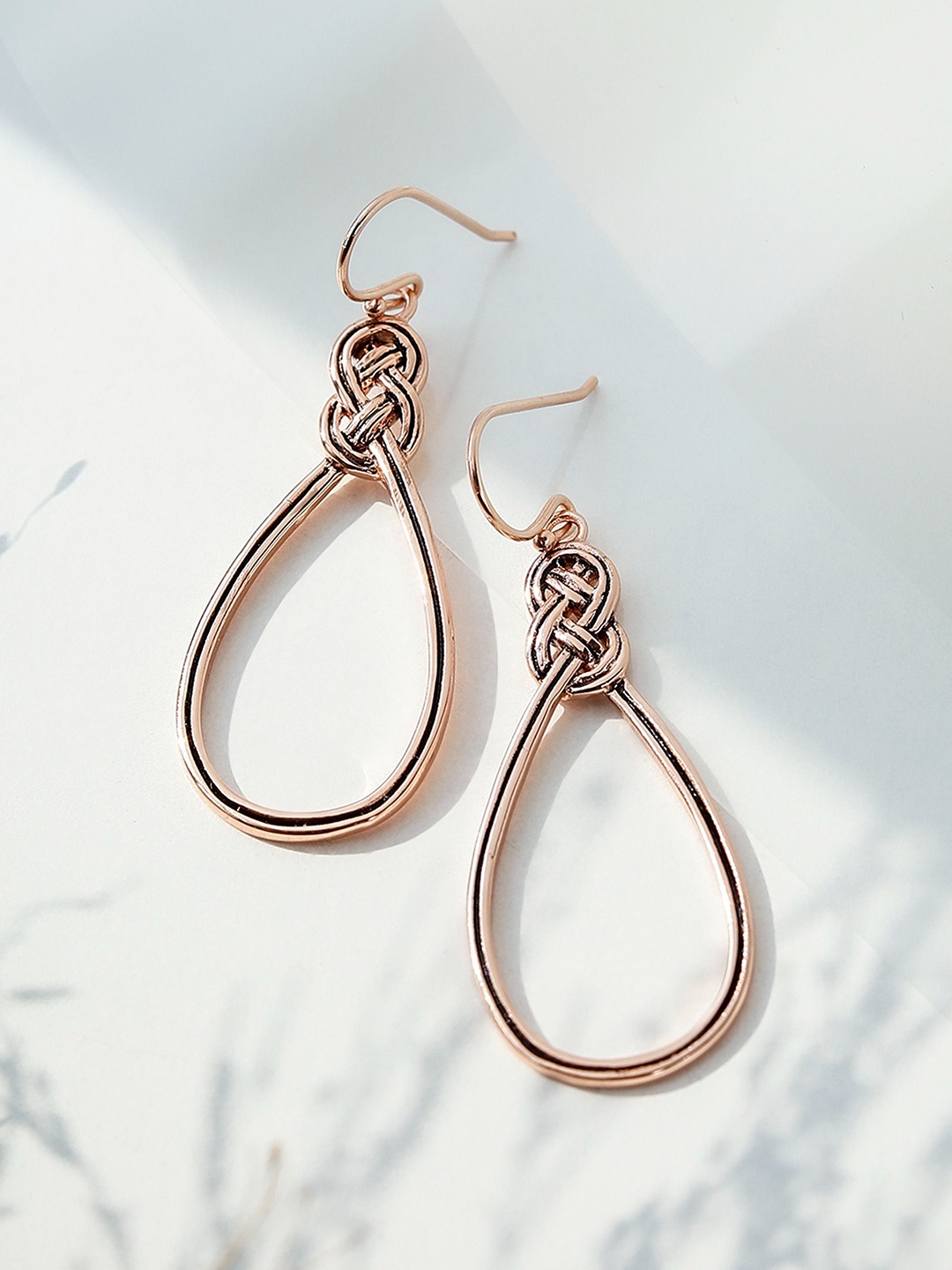 

DIAVO Contemporary Studs Earrings, Rose gold