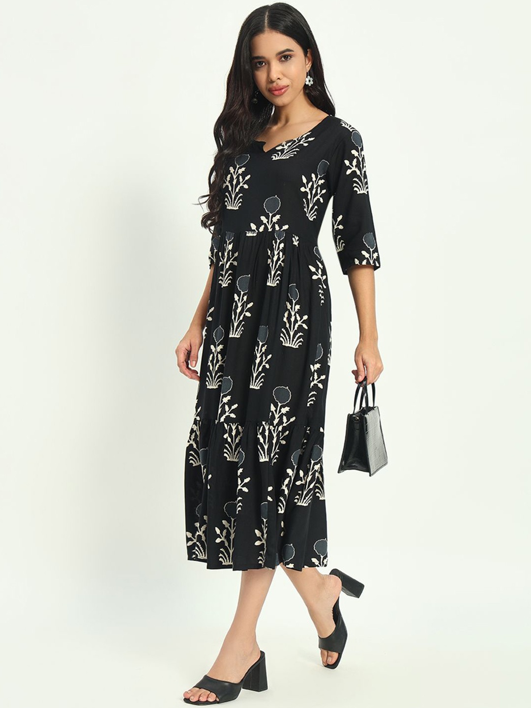 

ASHRU Floral Printed Round Neck Flared Dress, Black