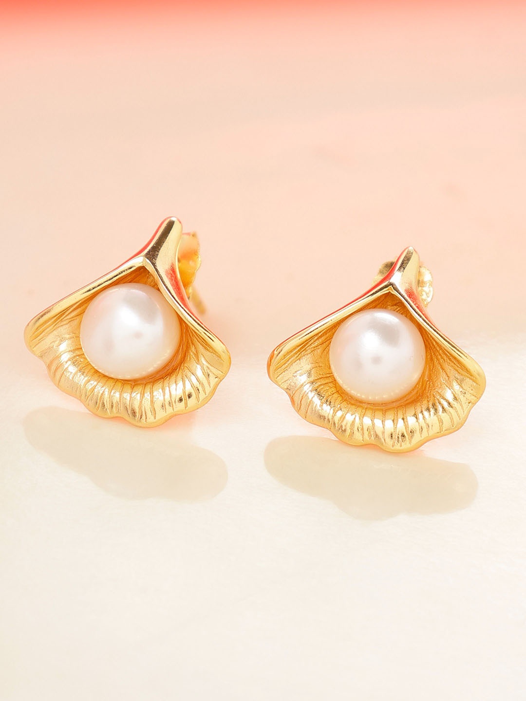 

DIAVO Contemporary Studs Earrings, Gold