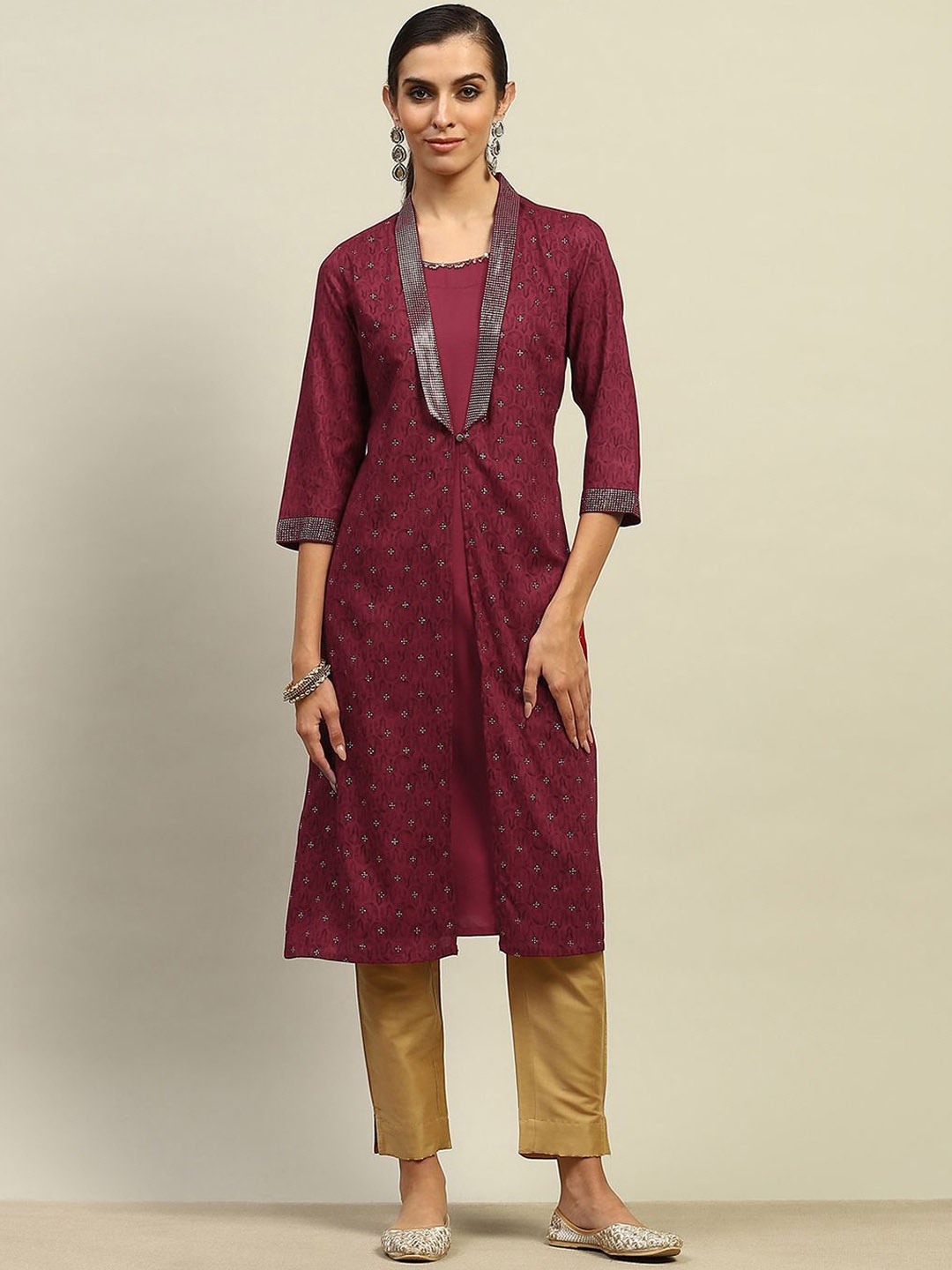 

Rangriti Women Geometric Embroidered Sequinned Kurta, Red