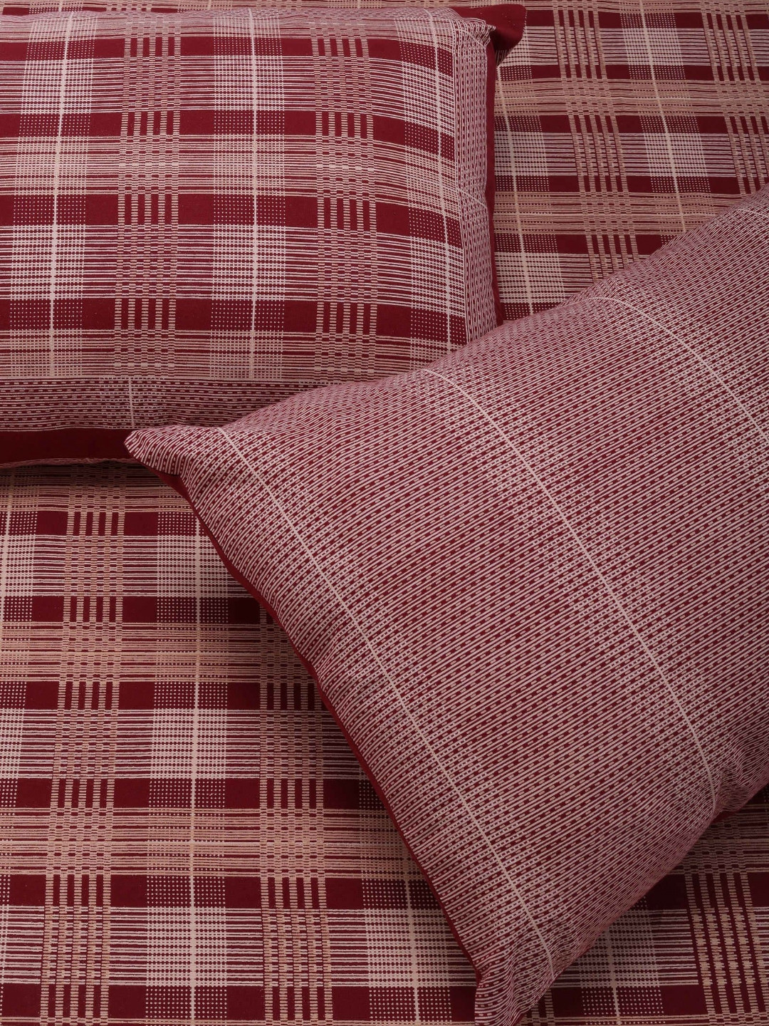 

SHAHENAZ Maroon & White Floral Cotton 120 TC Queen Bedsheet Set-2.7 m X 2.25 m