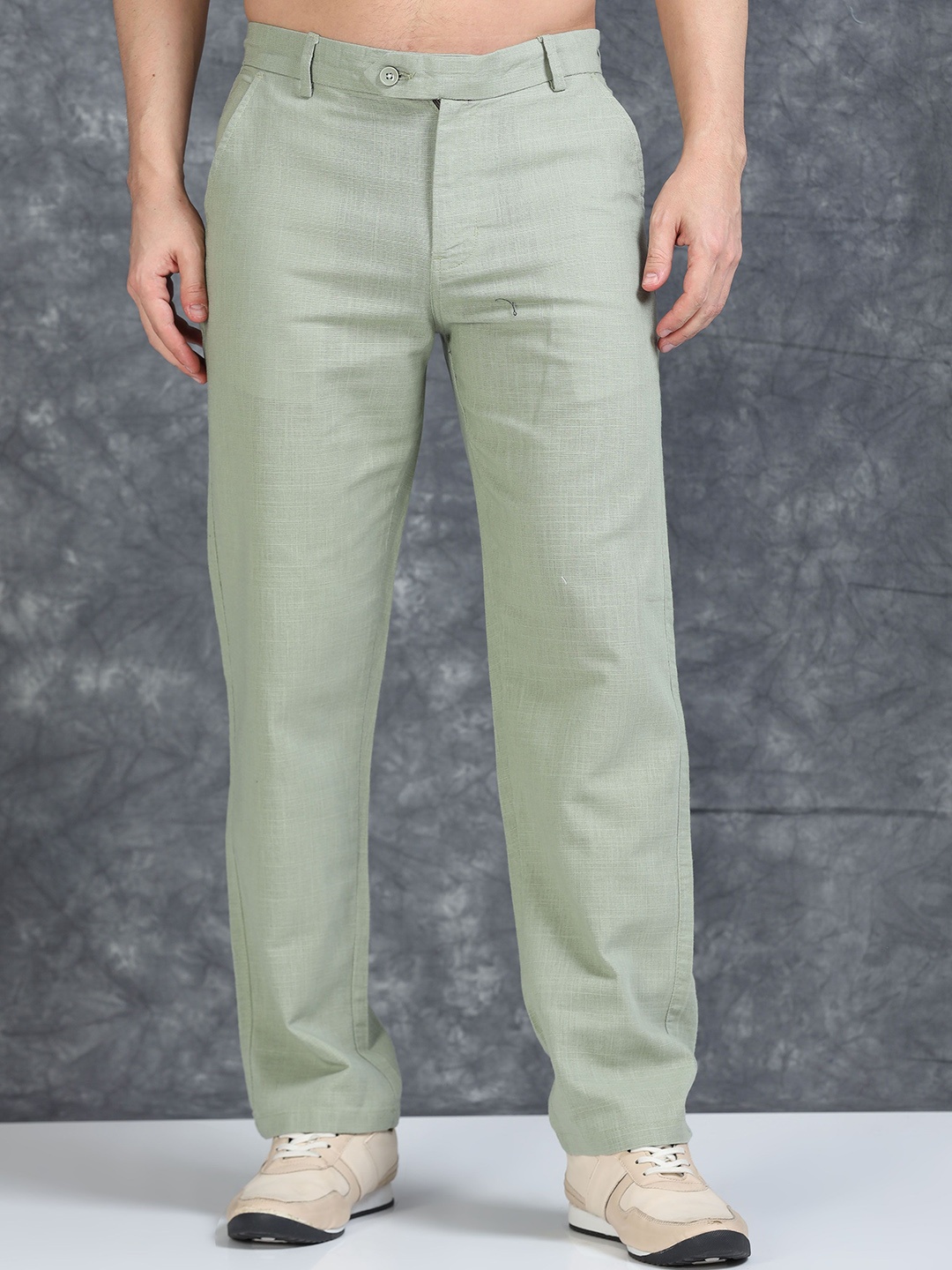 

The Roadster Lifestyle Co Men Relaxed Fit Mid Rise Trousers, Lime green