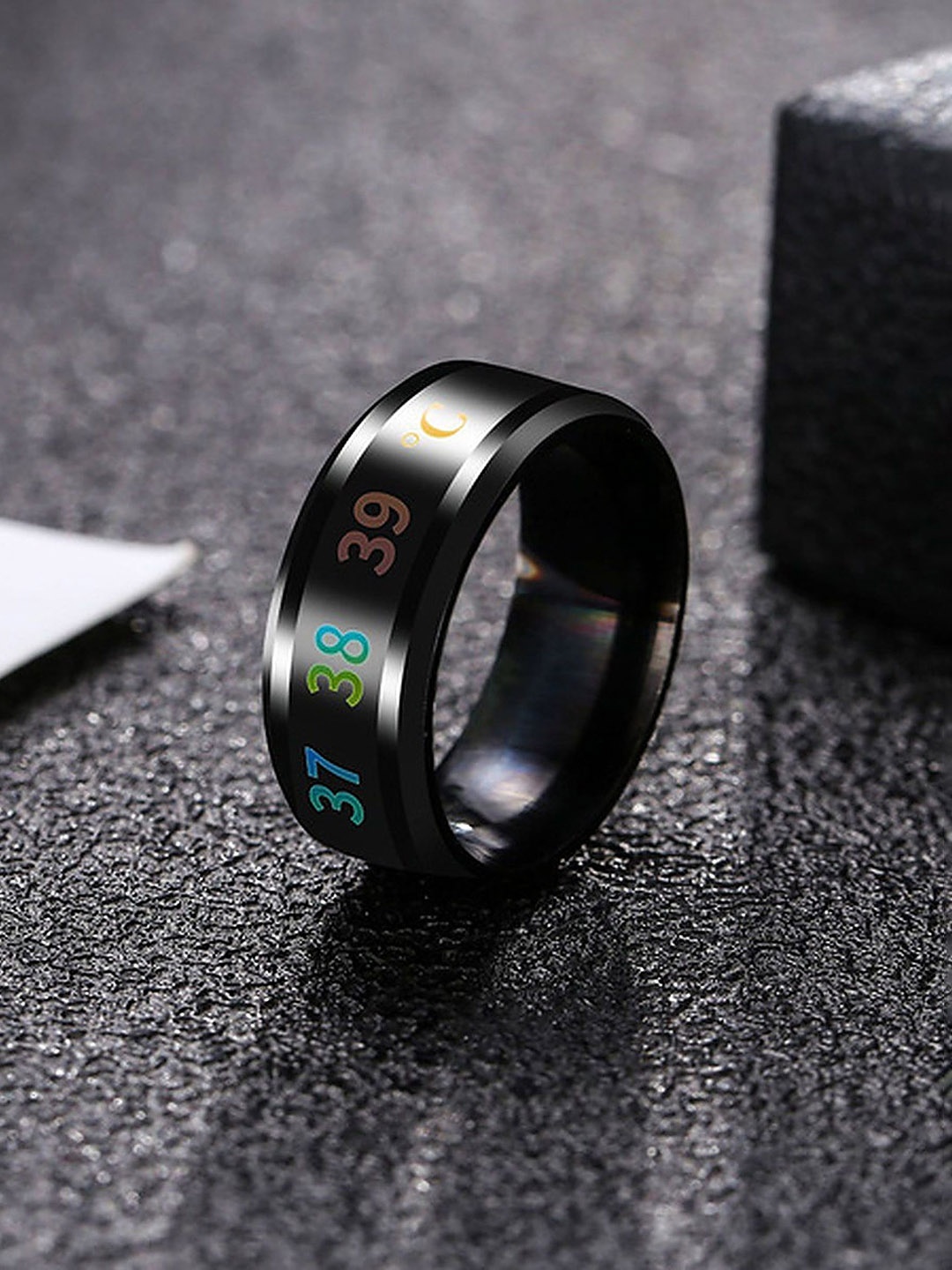 

Lila Body Temperature Monitor Finger Ring, Black
