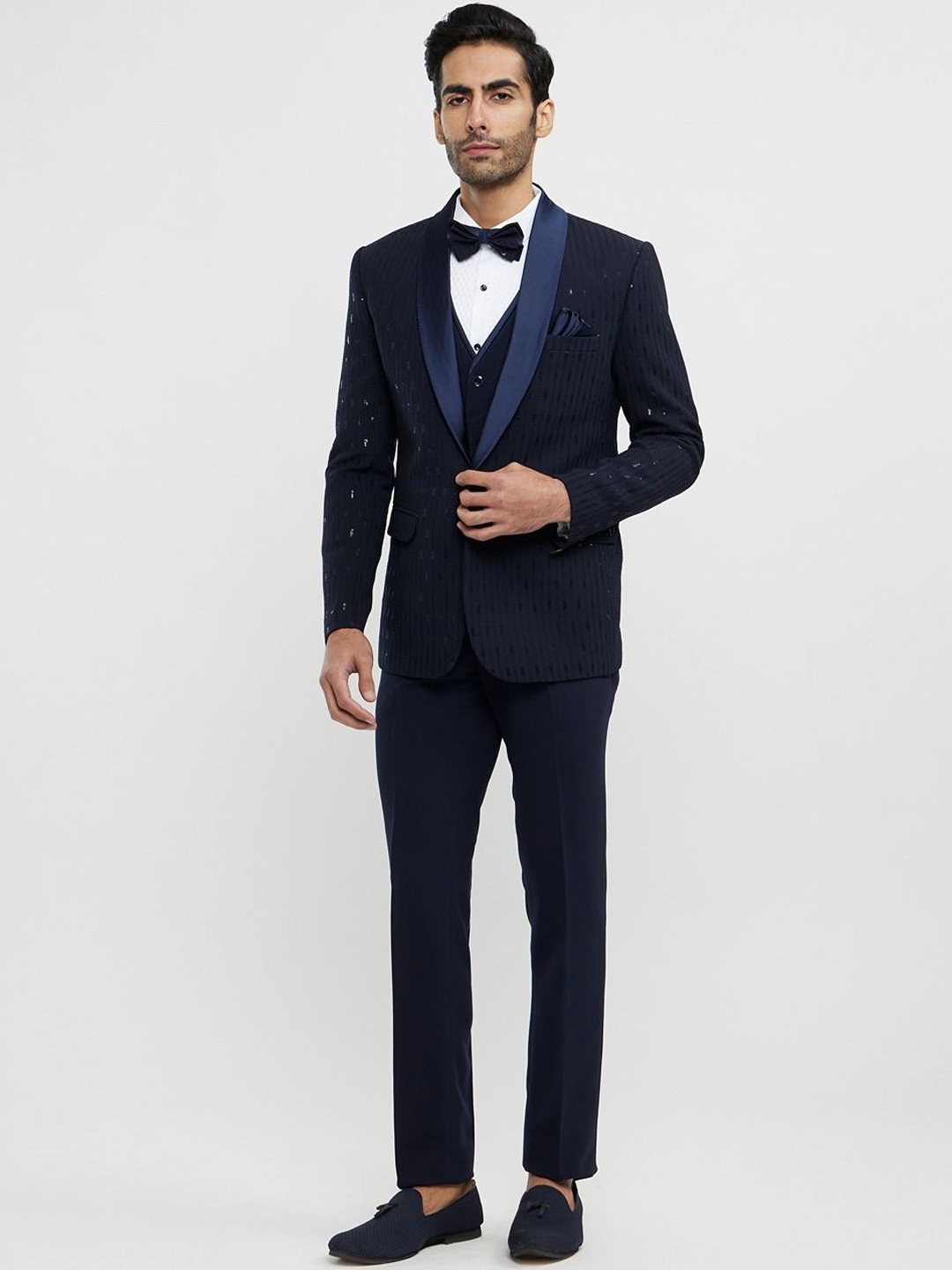 

Twamev Men Embellished Double Breasted Five-Piece Suits, Blue