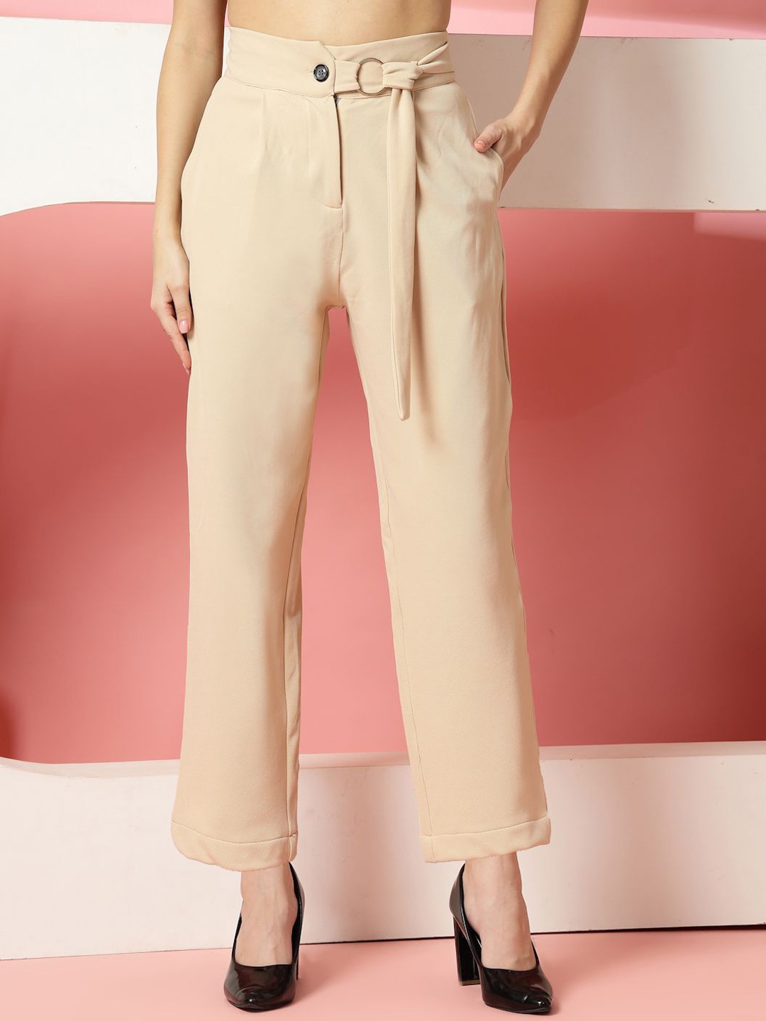 

Oomph! Women Relaxed Pleated Trousers, Beige