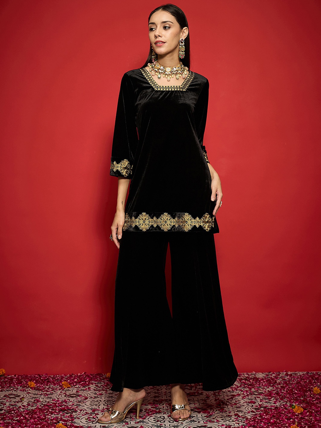 

Shae by SASSAFRAS Women Embroidered Grandeur & Majestic Artwork Velvet Kurta, Black